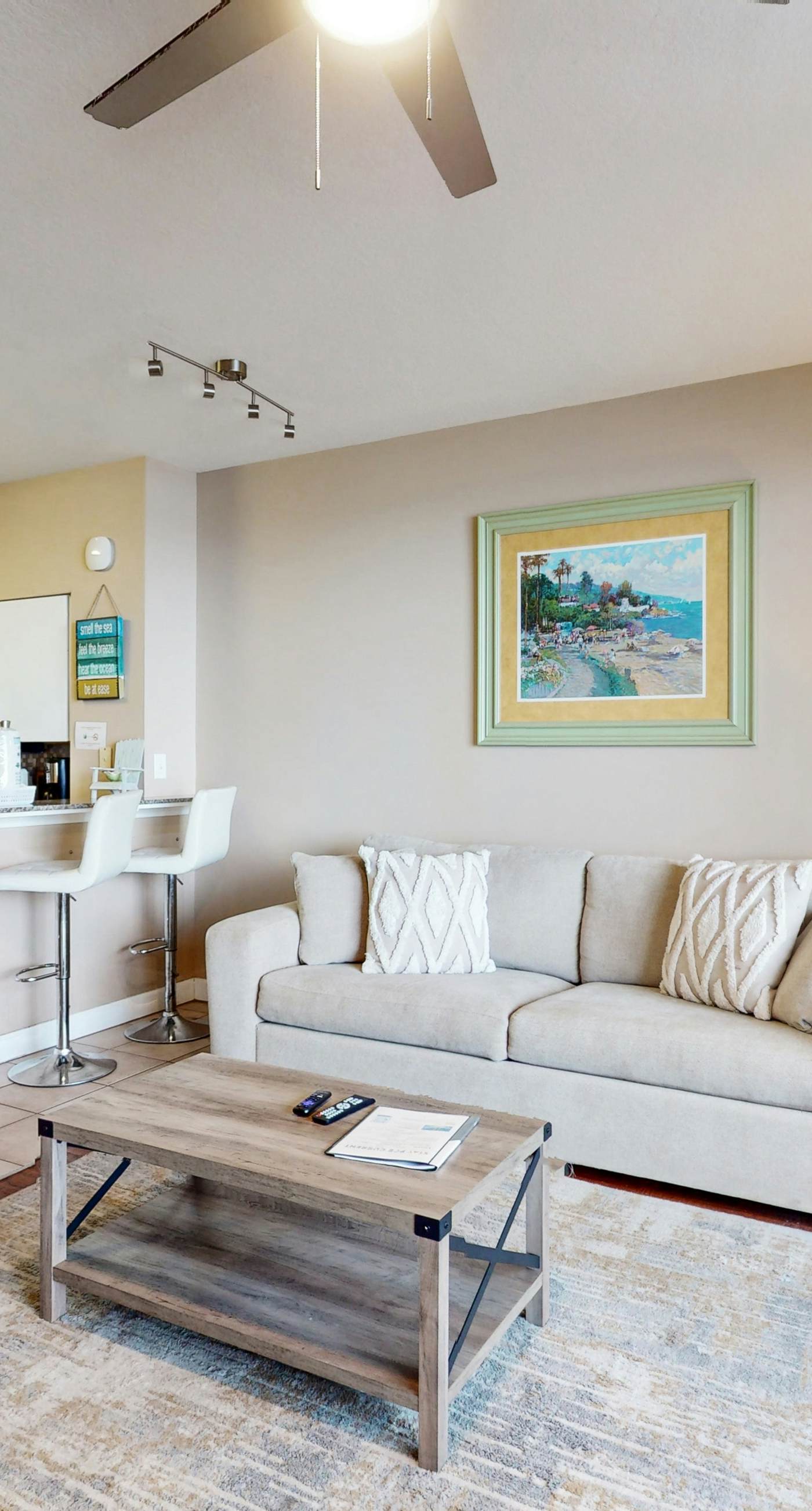 Lovely condo on Gulf with beach, pools, hot tub, & balcony