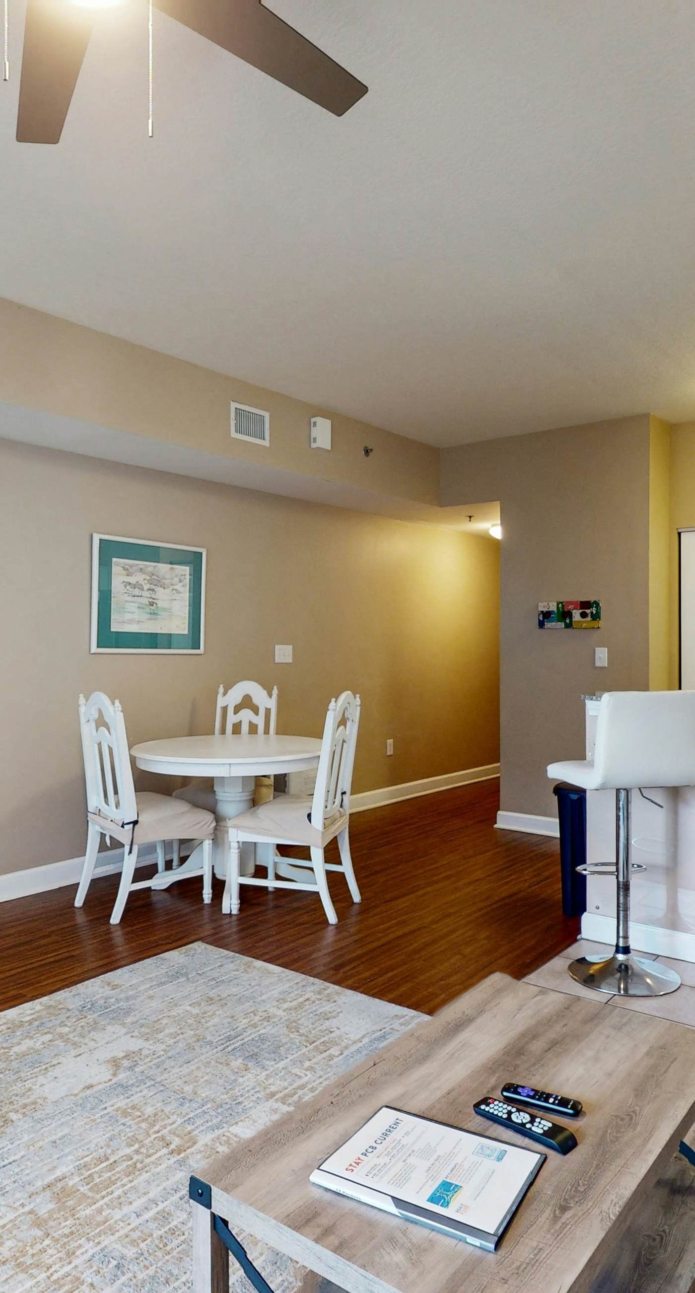 Lovely condo on Gulf with beach, pools, hot tub, & balcony