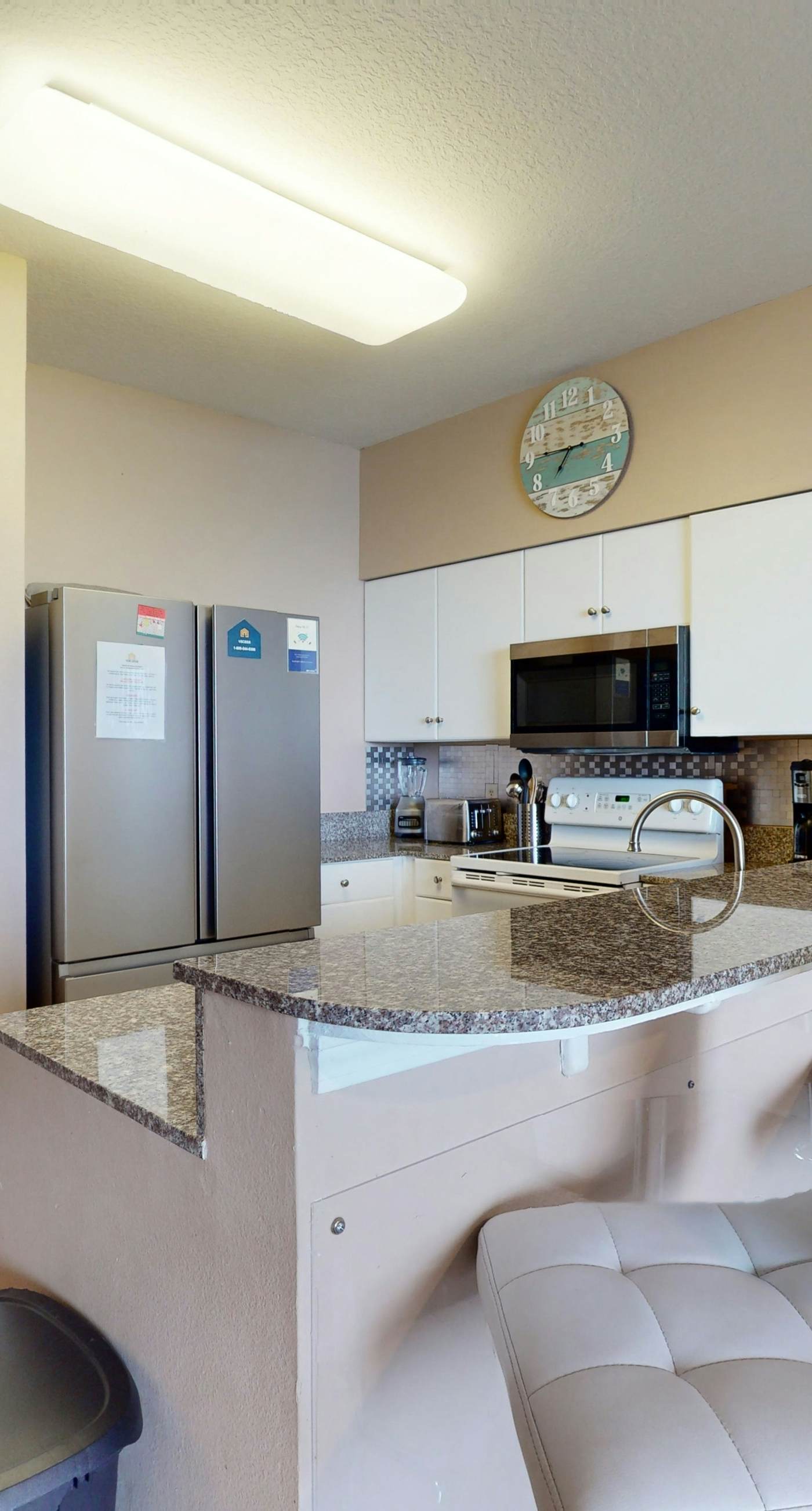 Lovely condo on Gulf with beach, pools, hot tub, & balcony