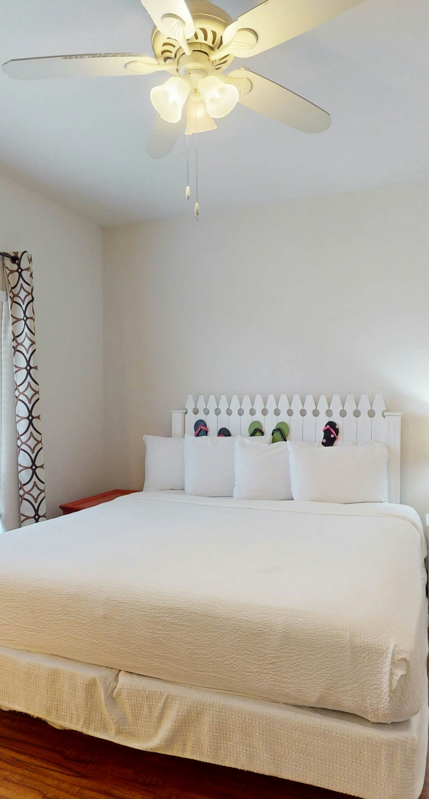 Lovely condo on Gulf with beach, pools, hot tub, & balcony