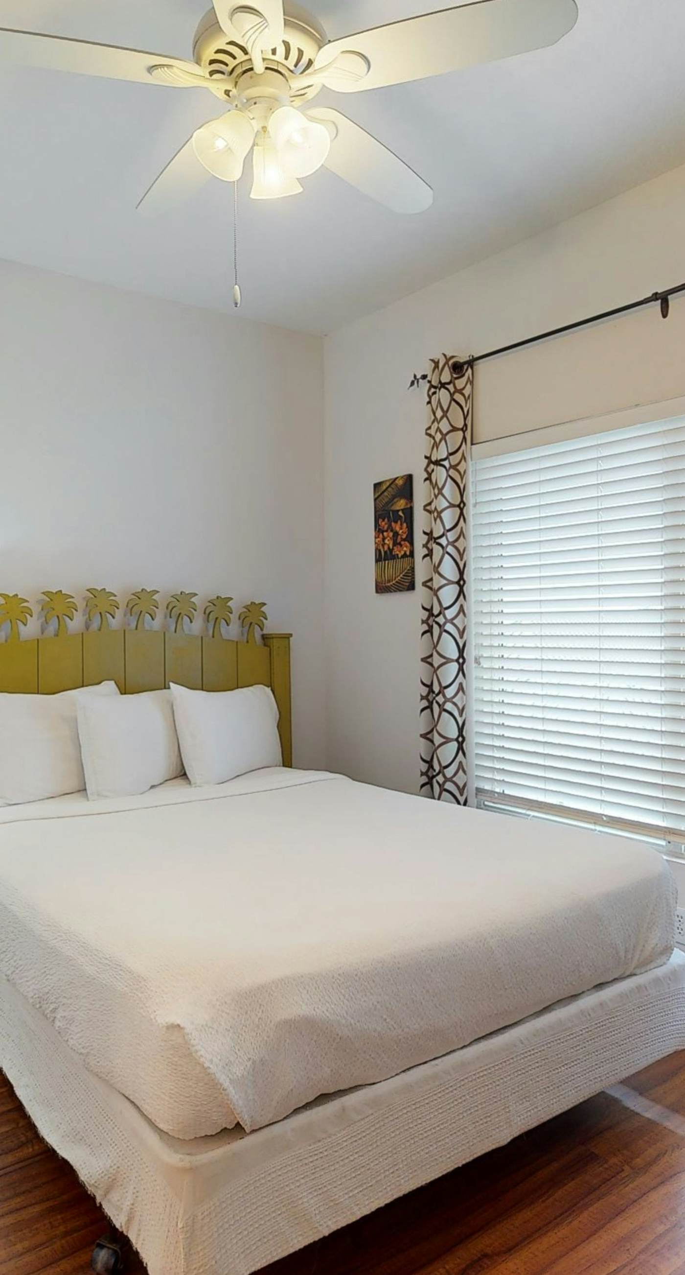 Lovely condo on Gulf with beach, pools, hot tub, & balcony