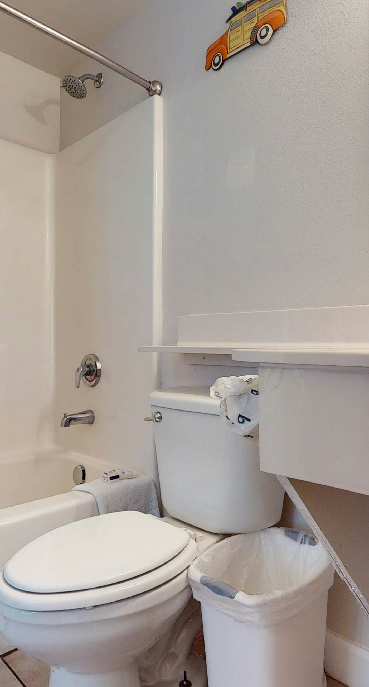 Lovely condo on Gulf with beach, pools, hot tub, & balcony