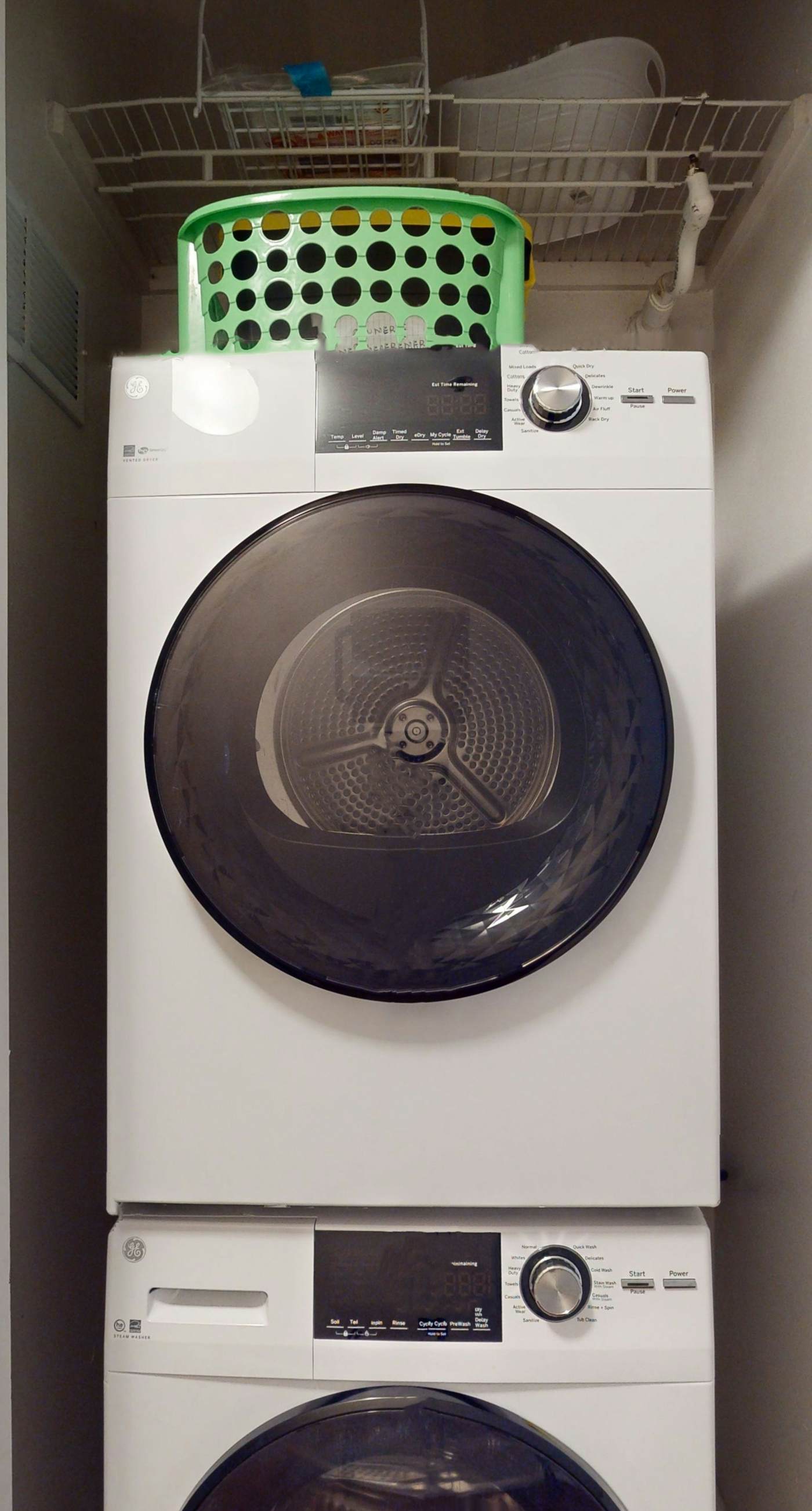 Lovely condo on Gulf with beach, pools, hot tub, & balcony