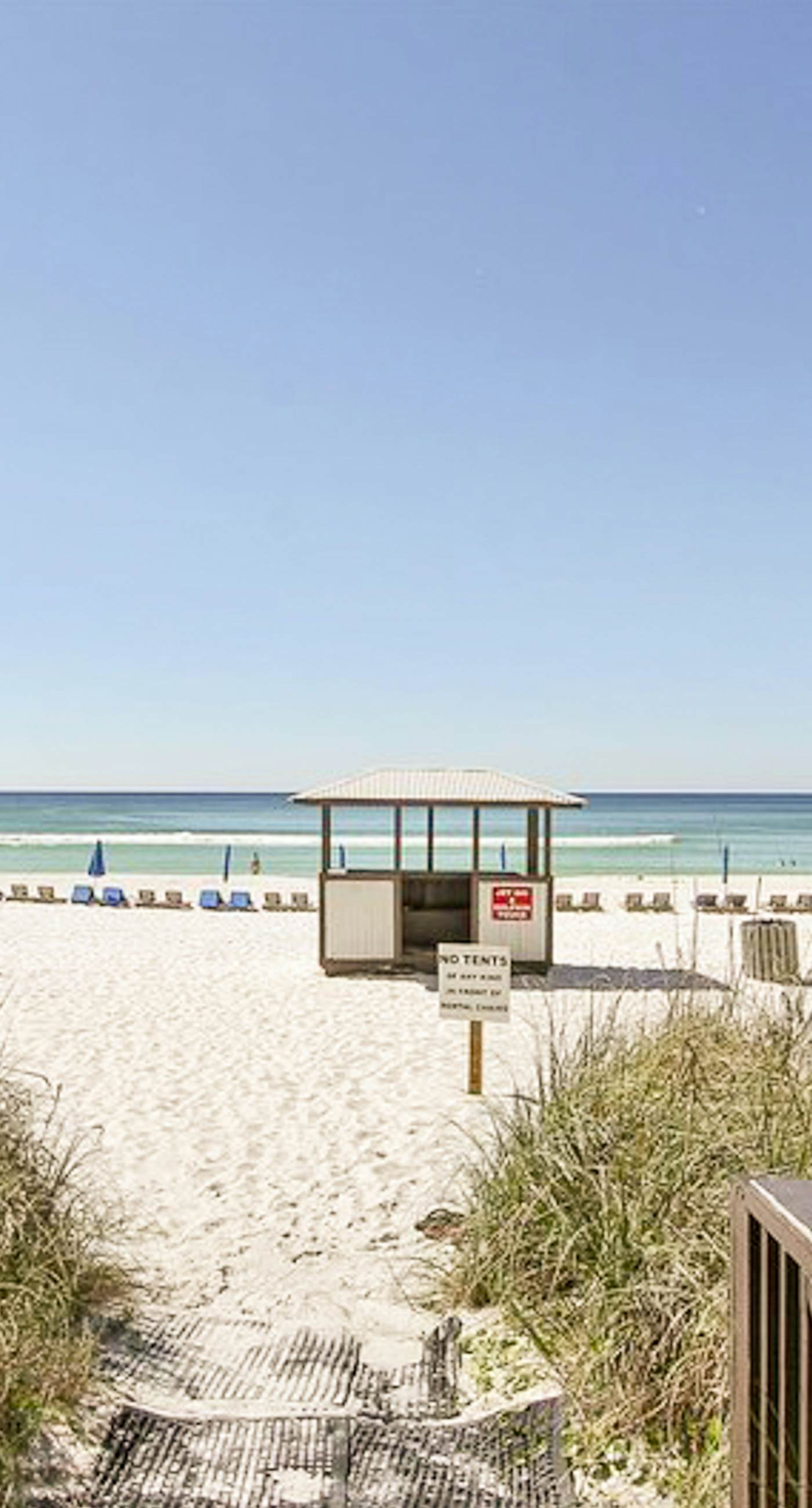 Lovely condo on Gulf with beach, pools, hot tub, & balcony