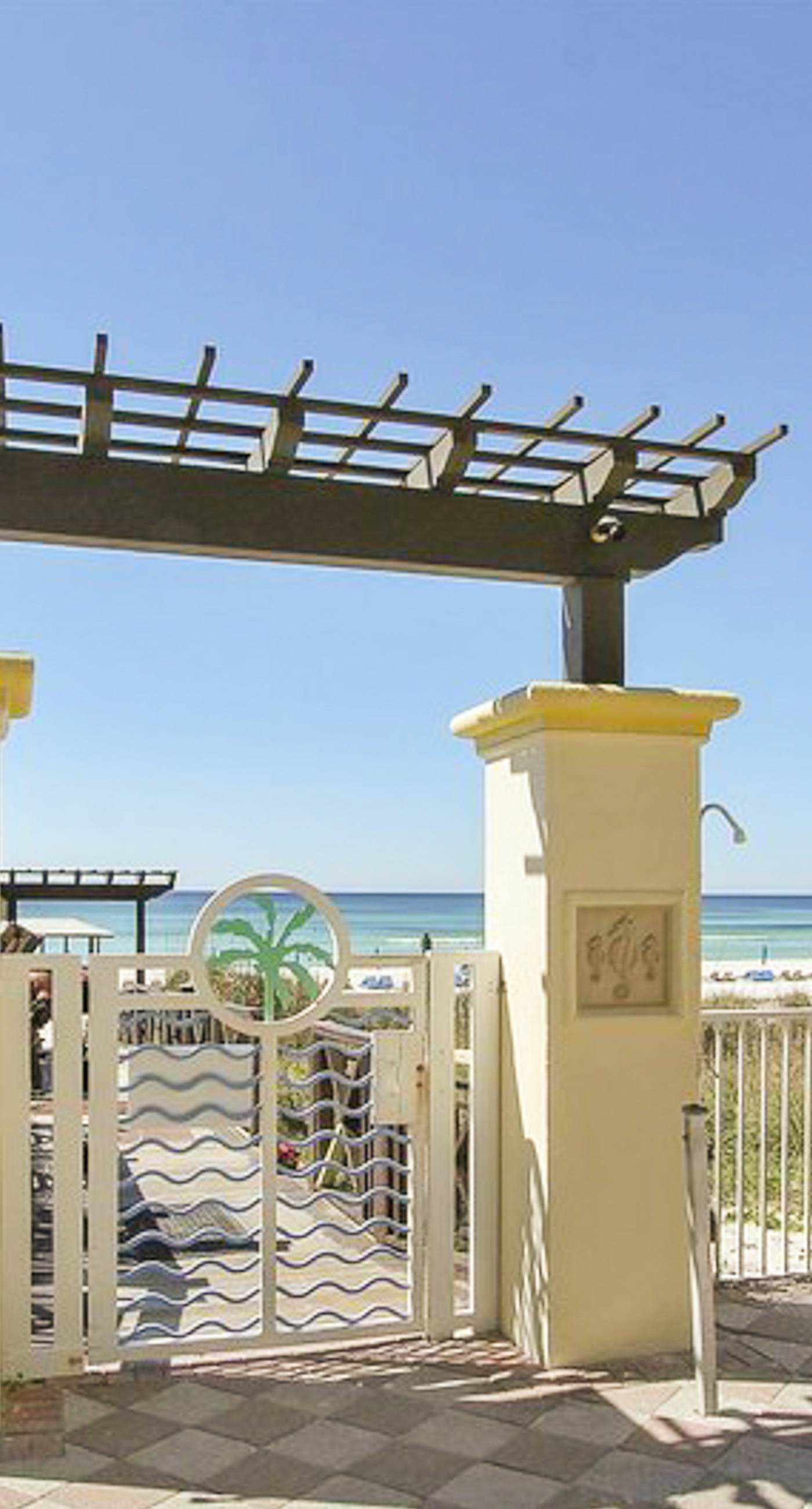 Lovely condo on Gulf with beach, pools, hot tub, & balcony