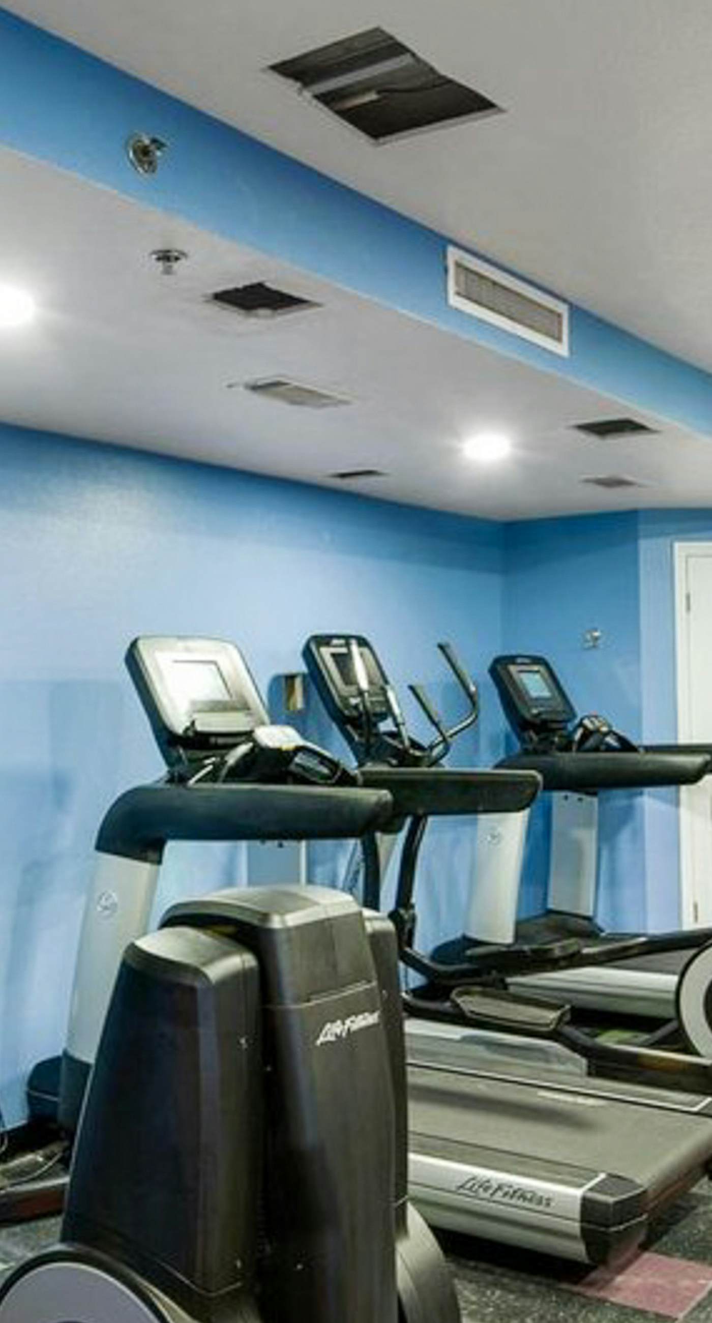 Lovely condo on Gulf with beach, pools, hot tub, & balcony