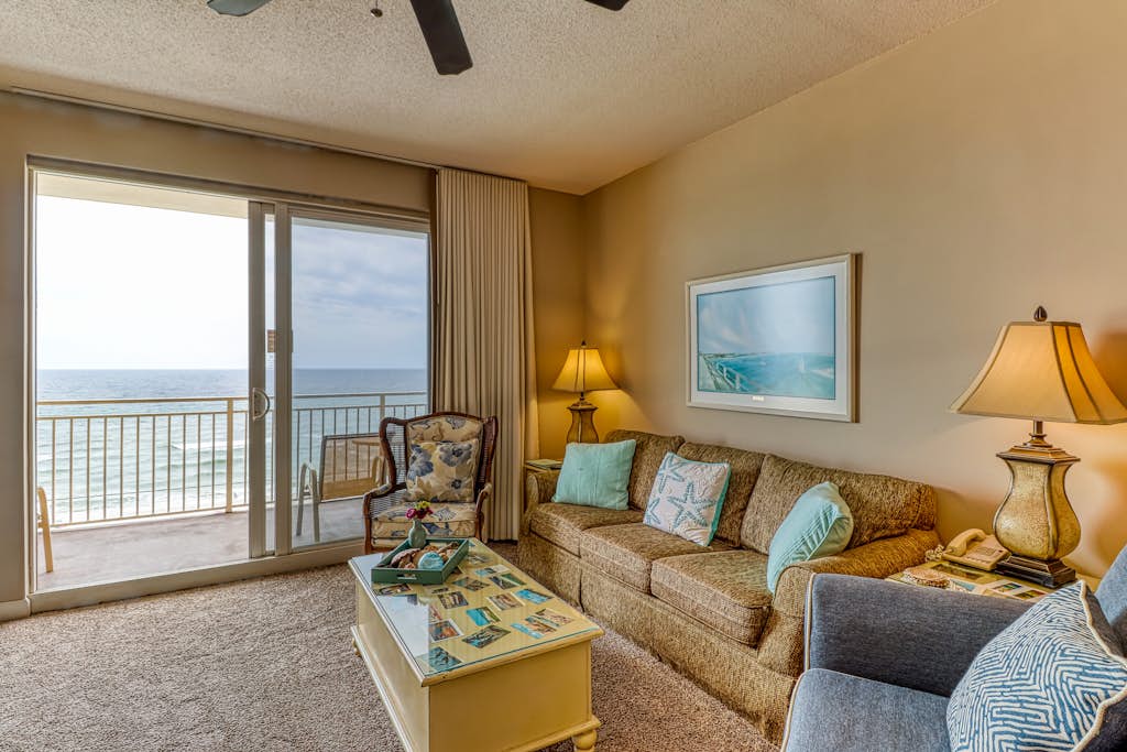 Artsy beach condo with amazing views, bi-level pool & gym - near the beach