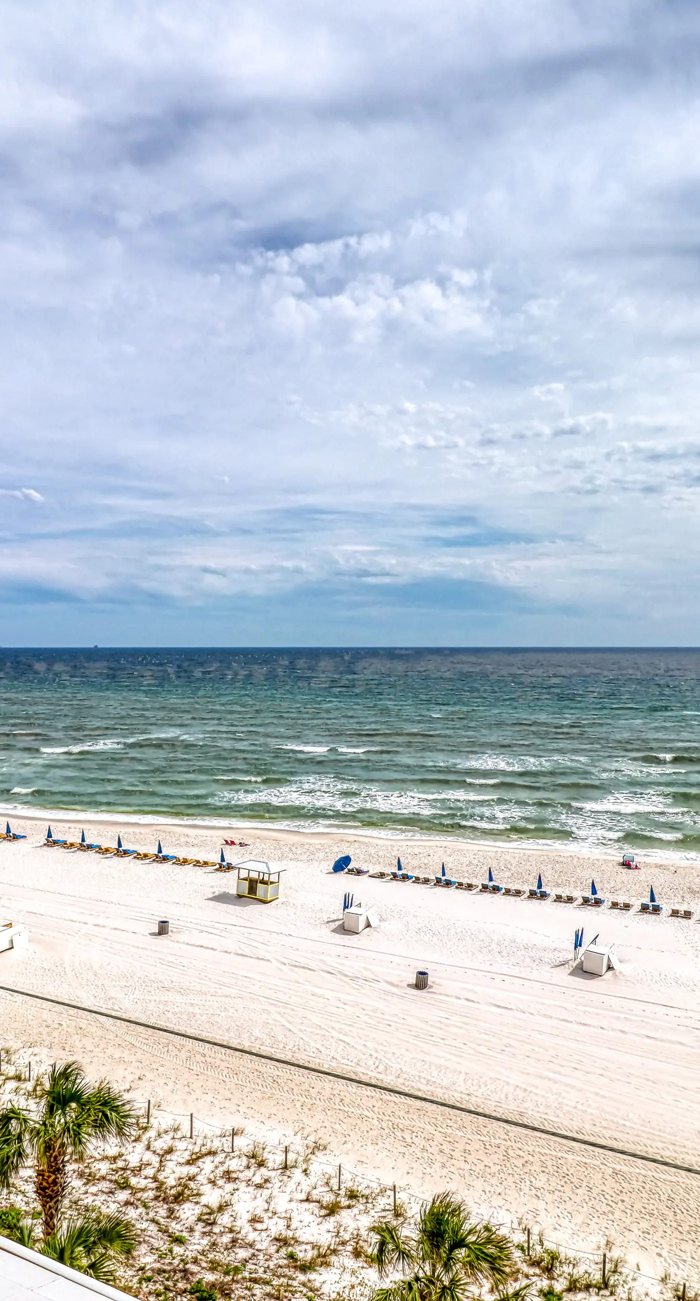 Artsy beach condo with amazing views, bi-level pool & gym - near the beach