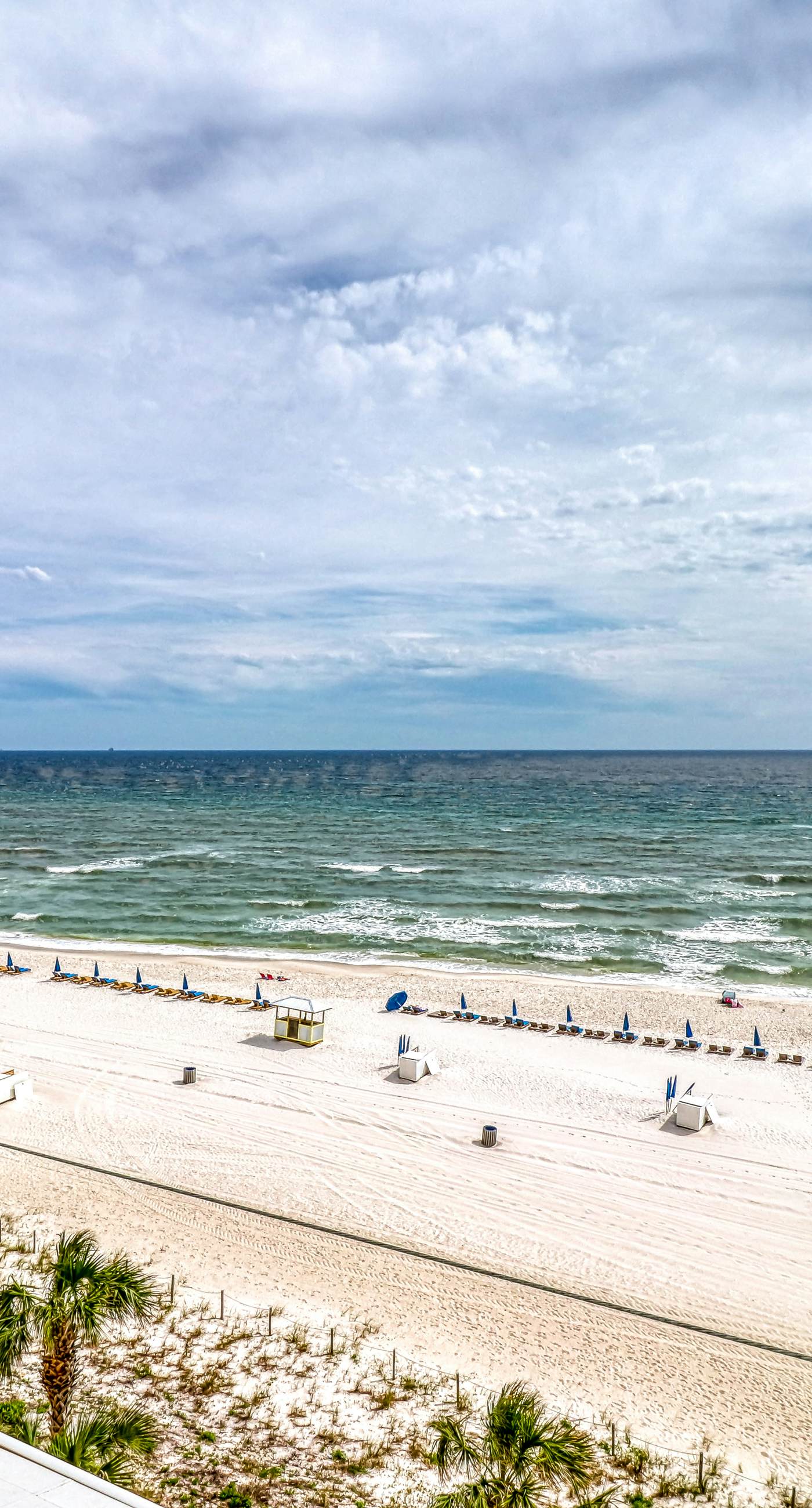 Artsy beach condo with amazing views, bi-level pool & gym - near the beach