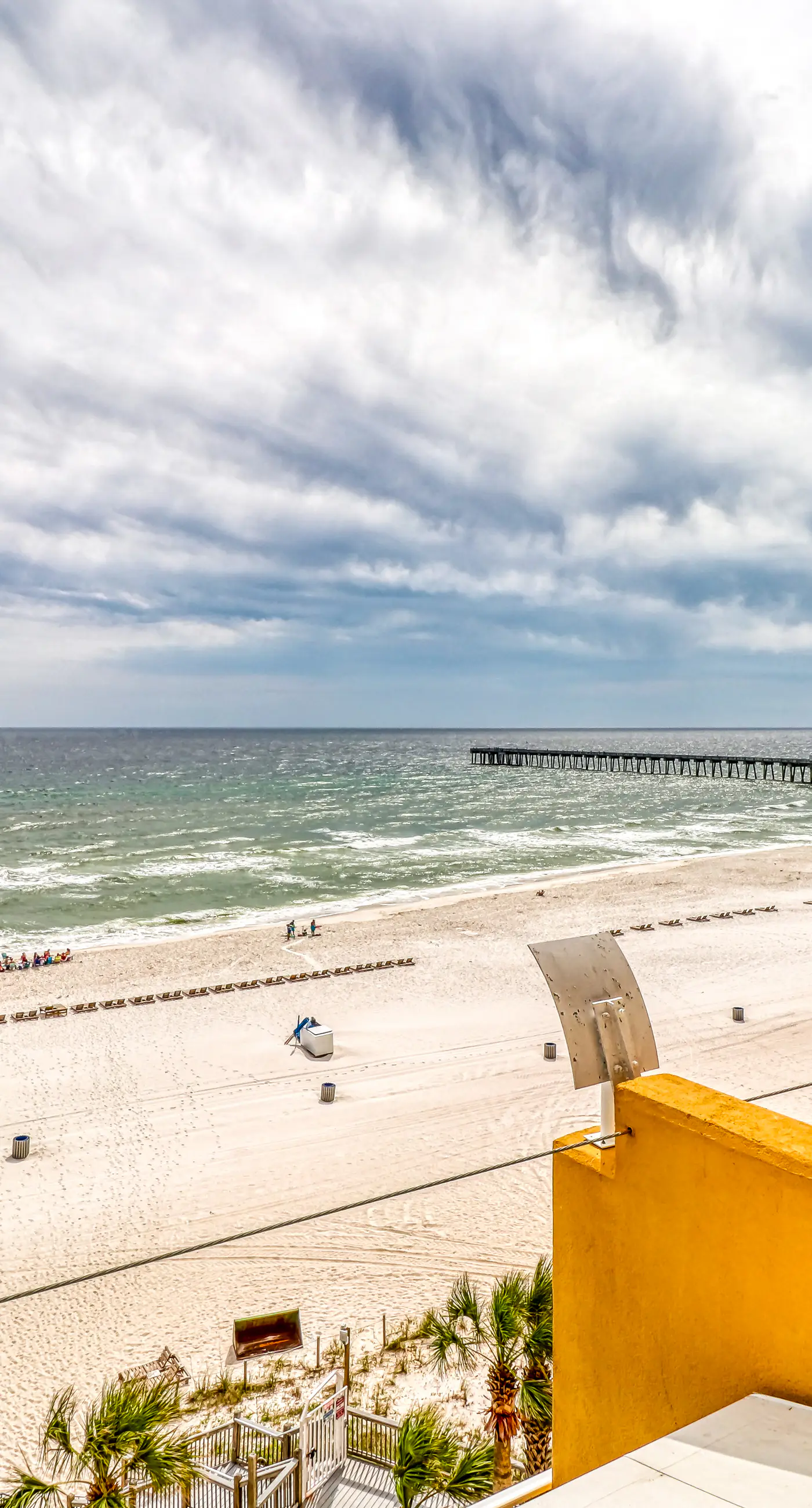 Artsy beach condo with amazing views, bi-level pool & gym - near the beach