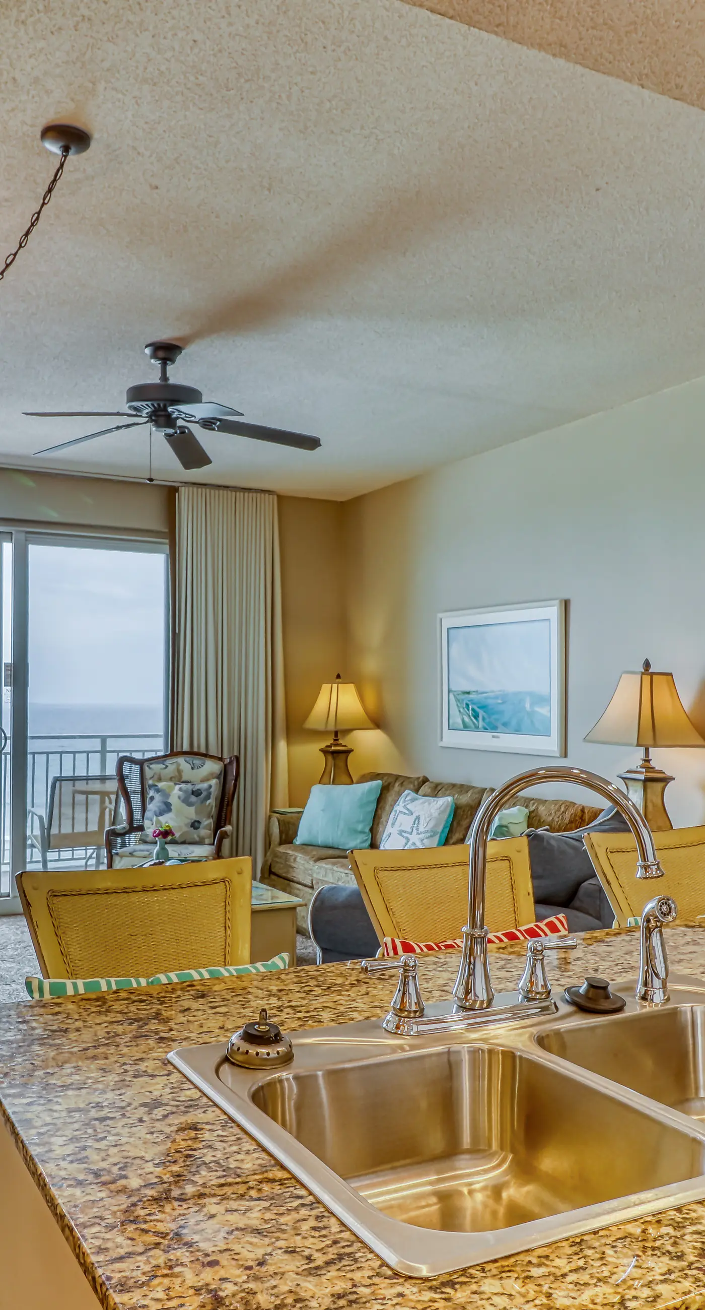 Artsy beach condo with amazing views, bi-level pool & gym - near the beach