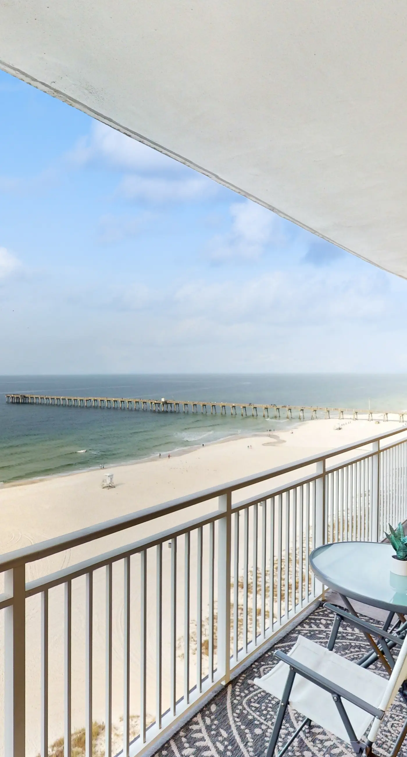 Charming, beachfront condo with furnished balcony & a bi-level pool