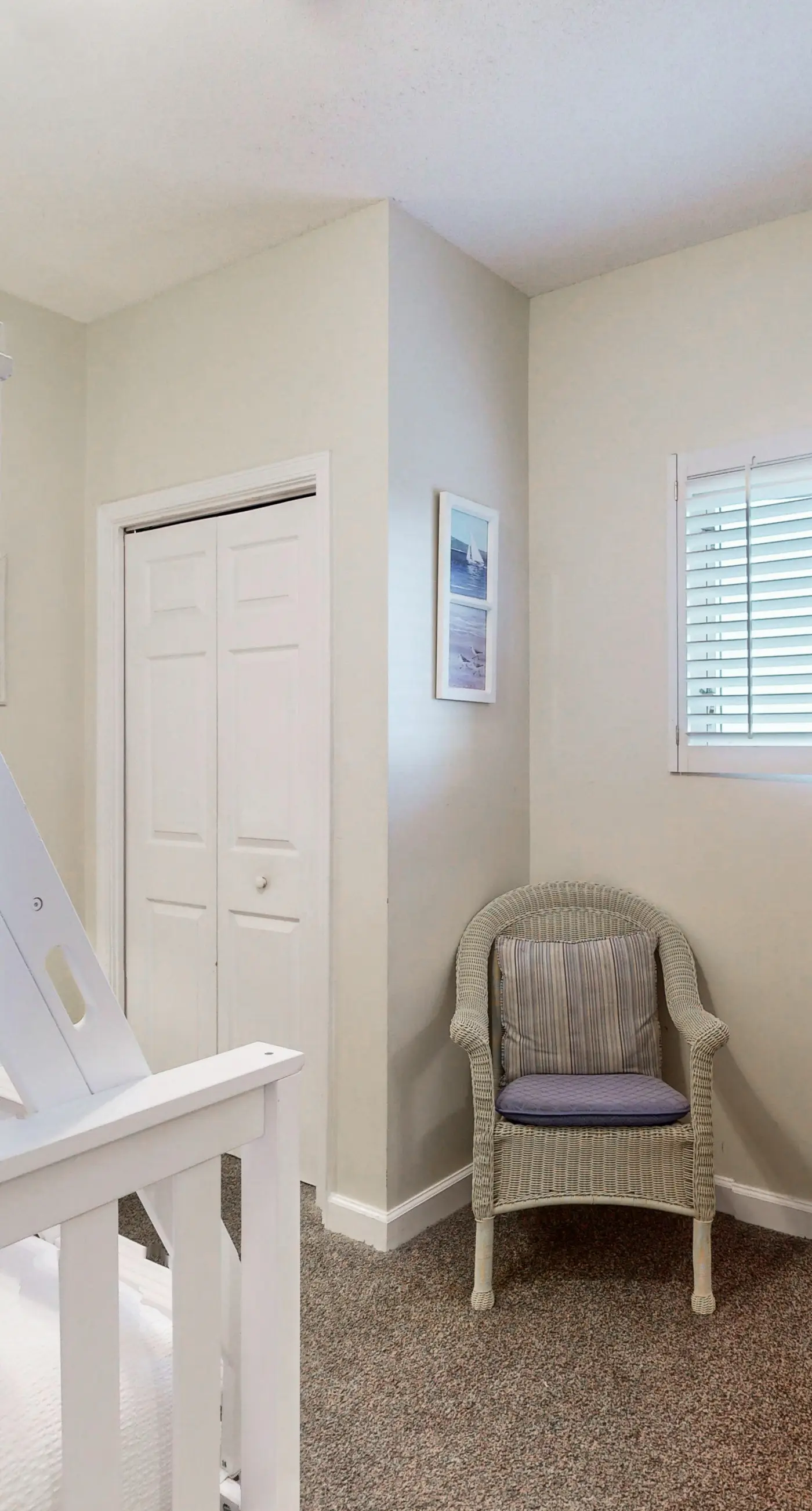 Charming, beachfront condo with furnished balcony & a bi-level pool