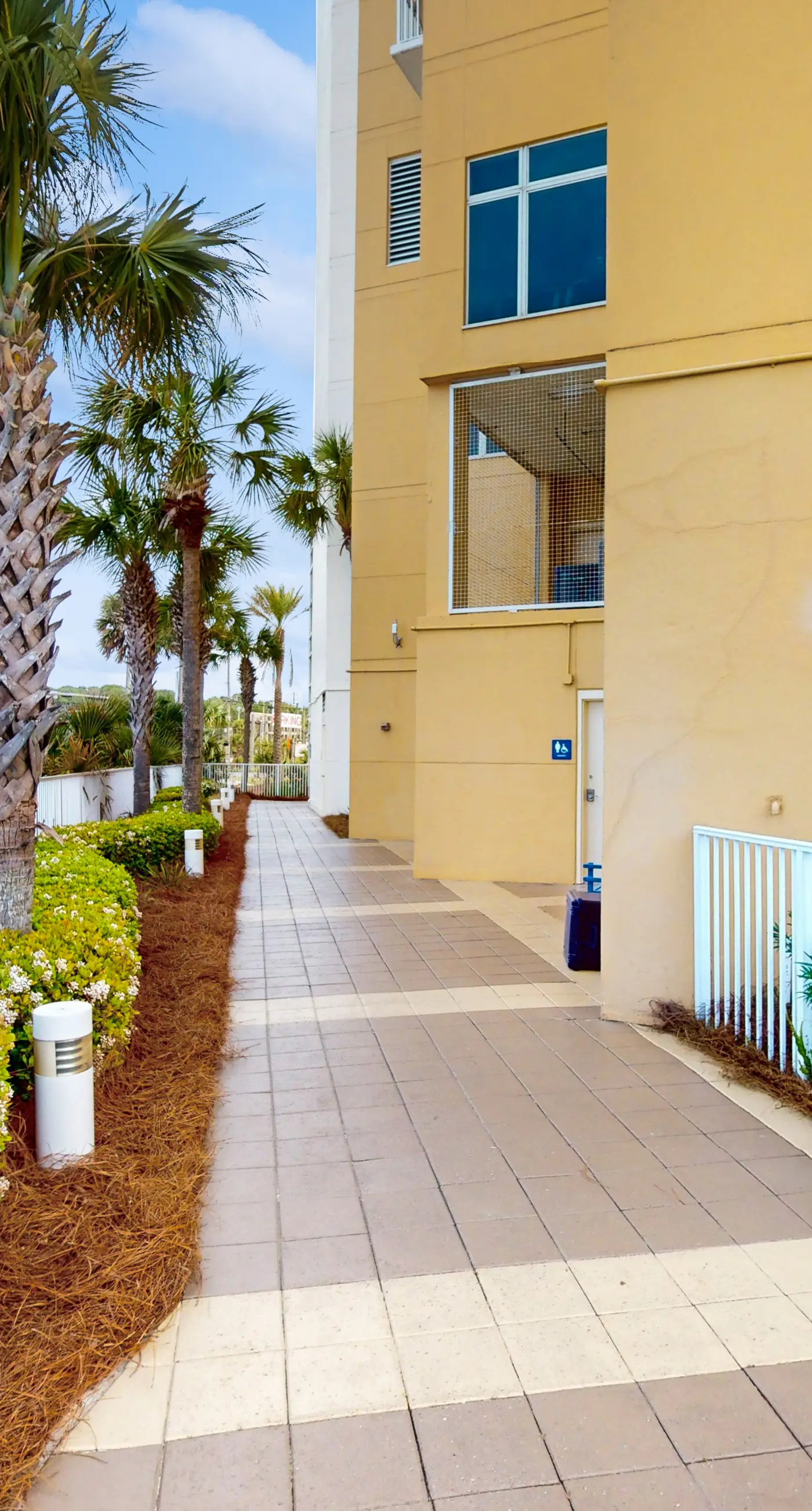 Charming, beachfront condo with furnished balcony & a bi-level pool
