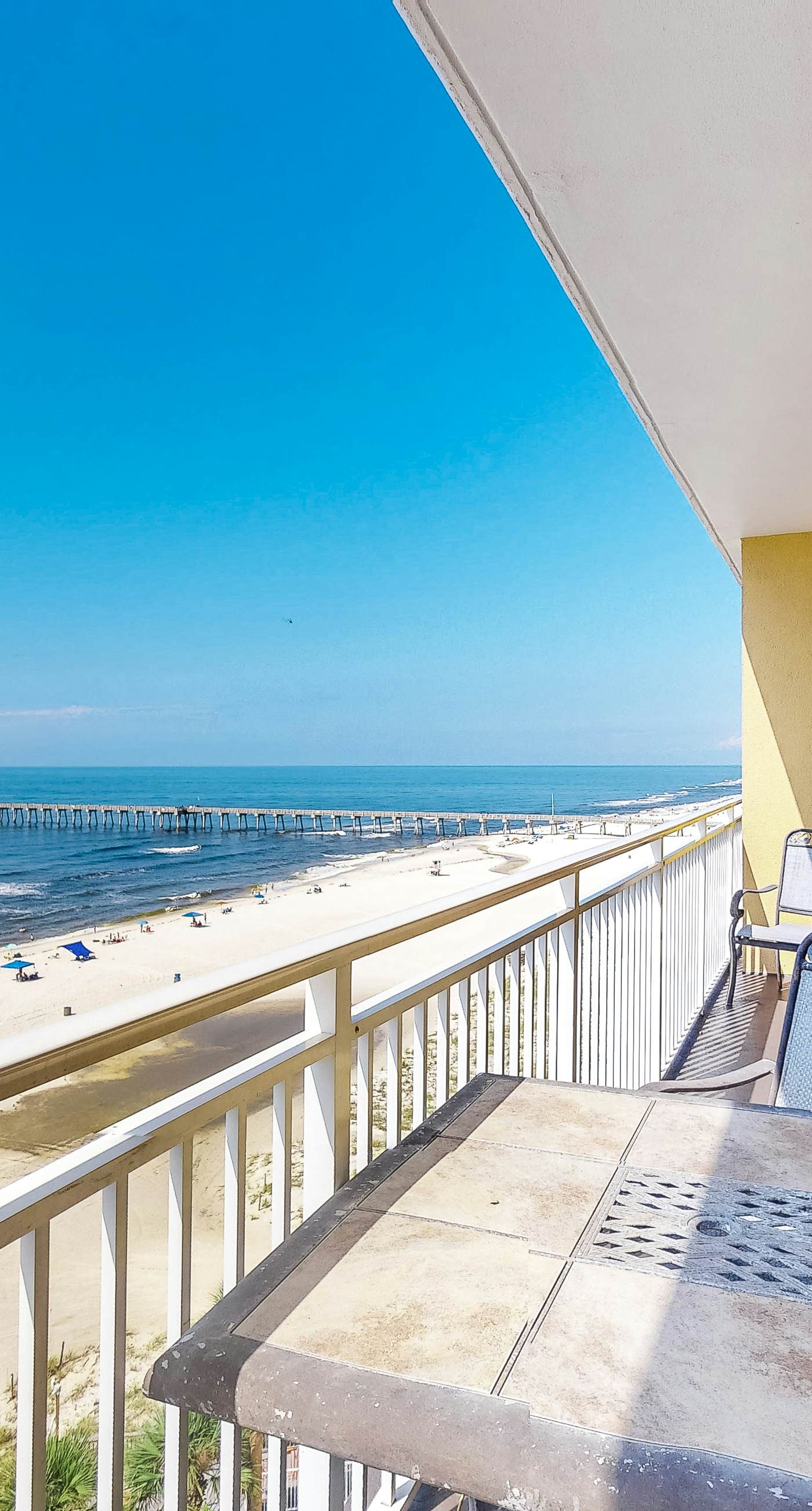Beachfront dream with furnished balcony, pool & gym
