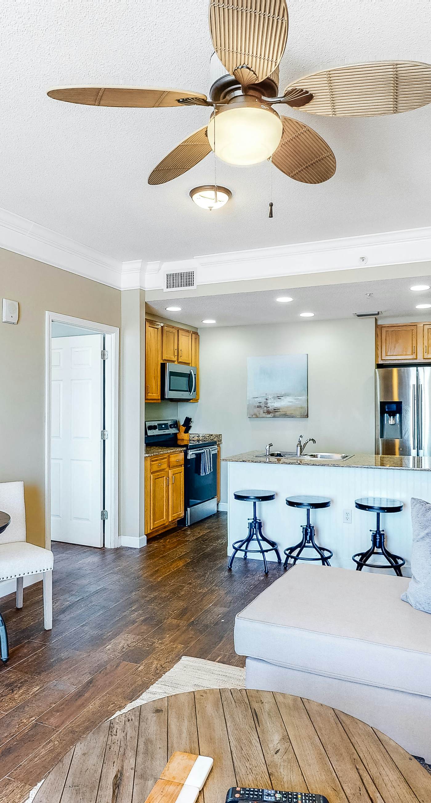 Beachfront dream with furnished balcony, pool & gym