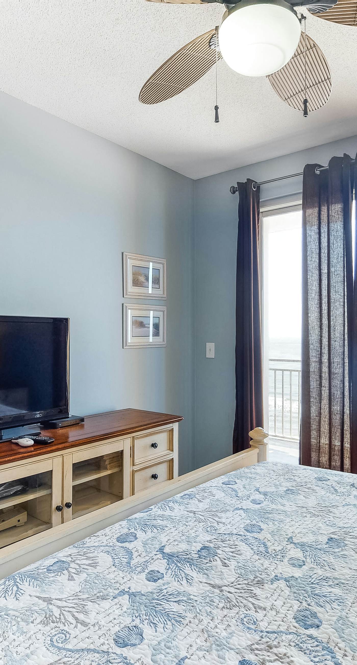 Beachfront dream with furnished balcony, pool & gym