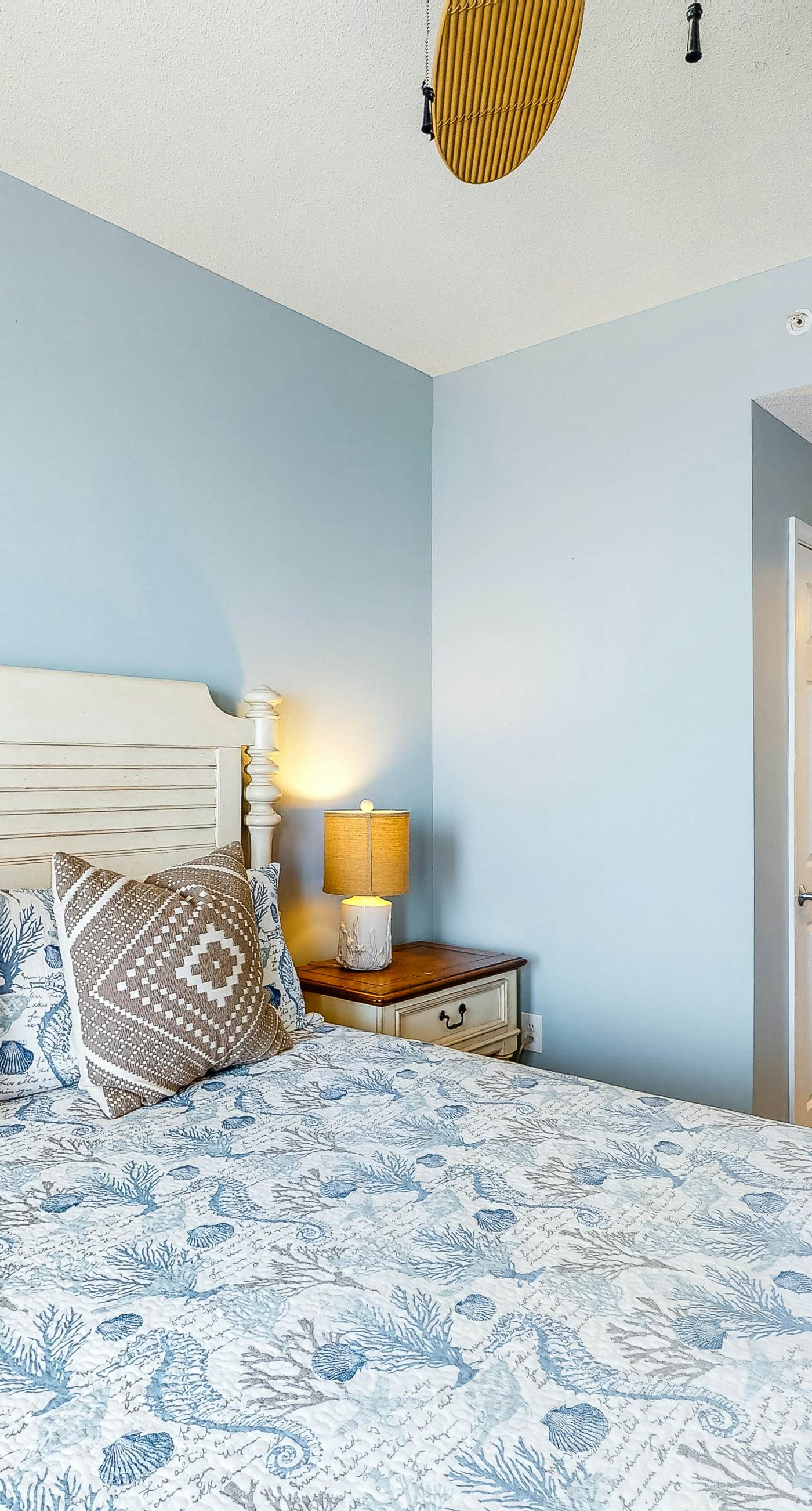 Beachfront dream with furnished balcony, pool & gym