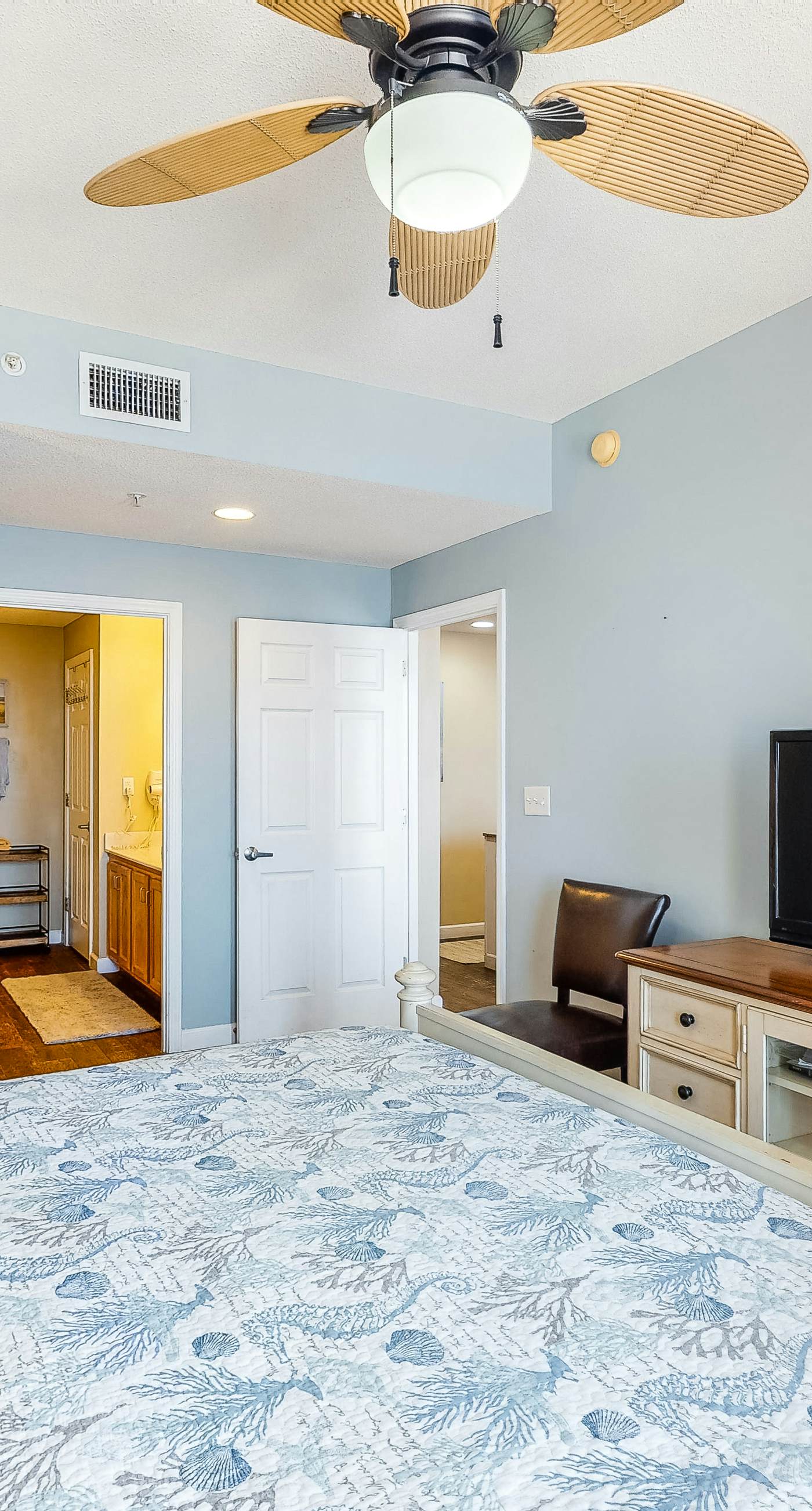 Beachfront dream with furnished balcony, pool & gym