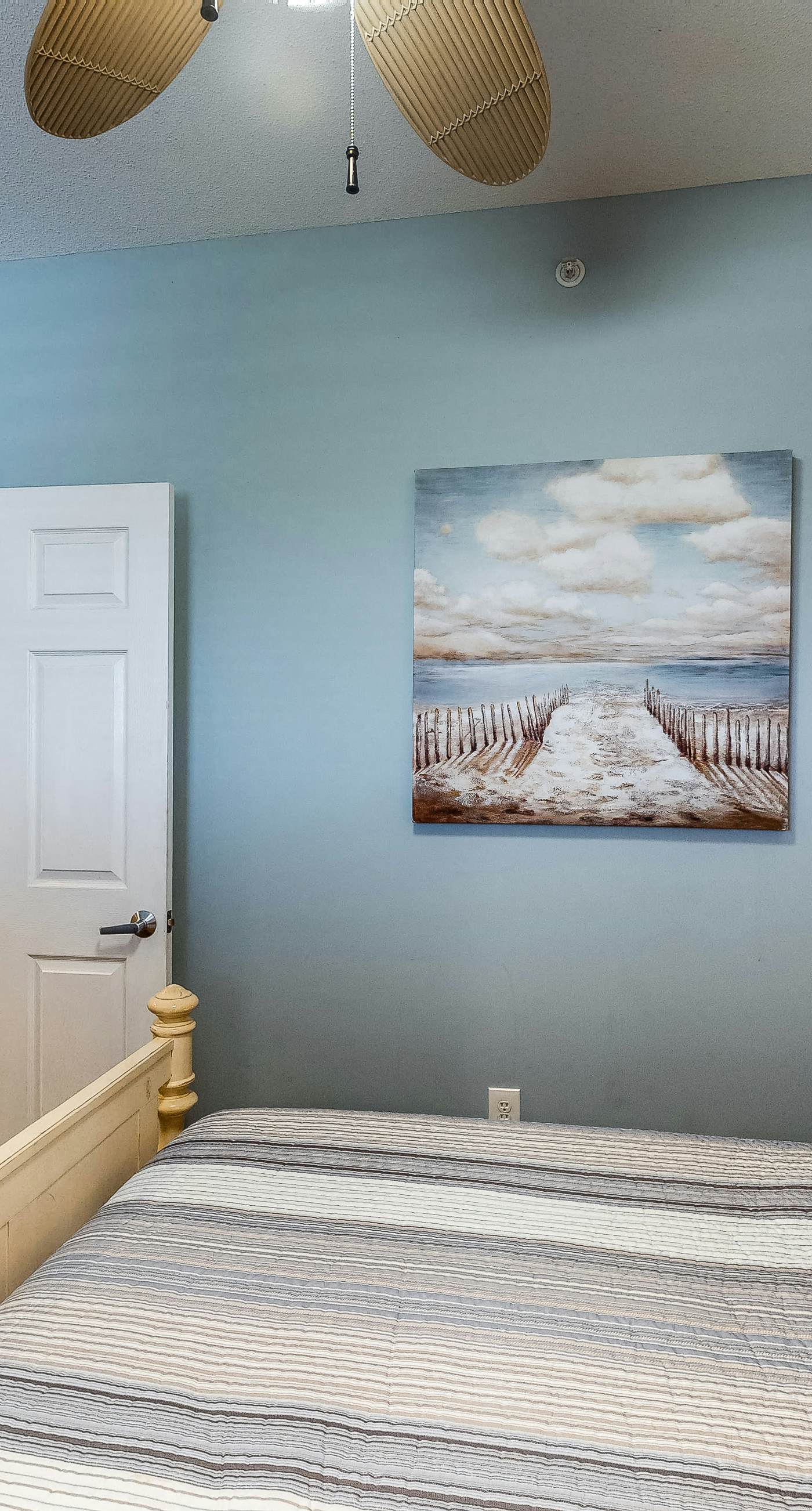 Beachfront dream with furnished balcony, pool & gym