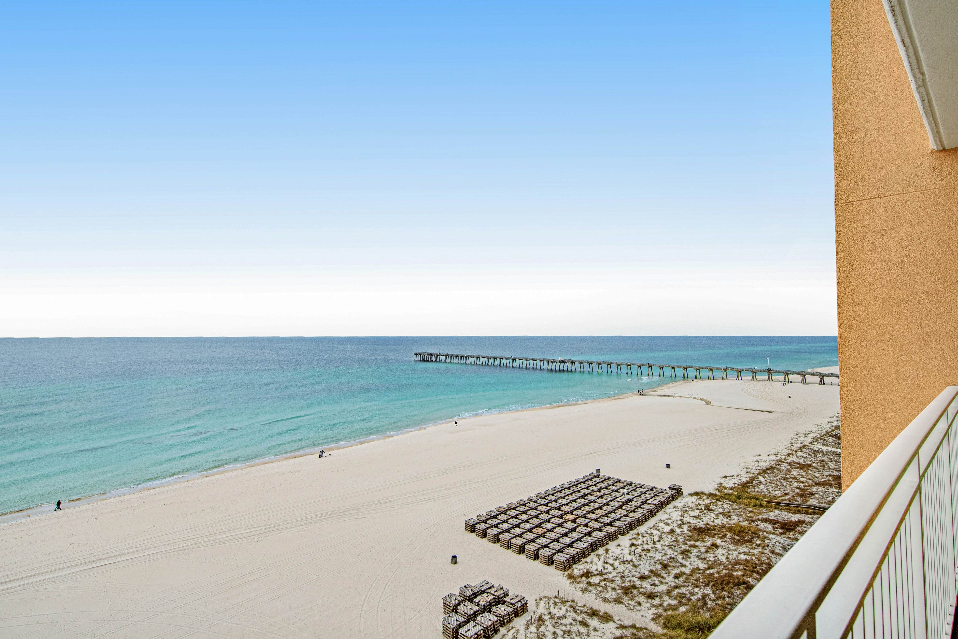 Dazzling ocean-view condo with pool, gym, W/D & AC - central location