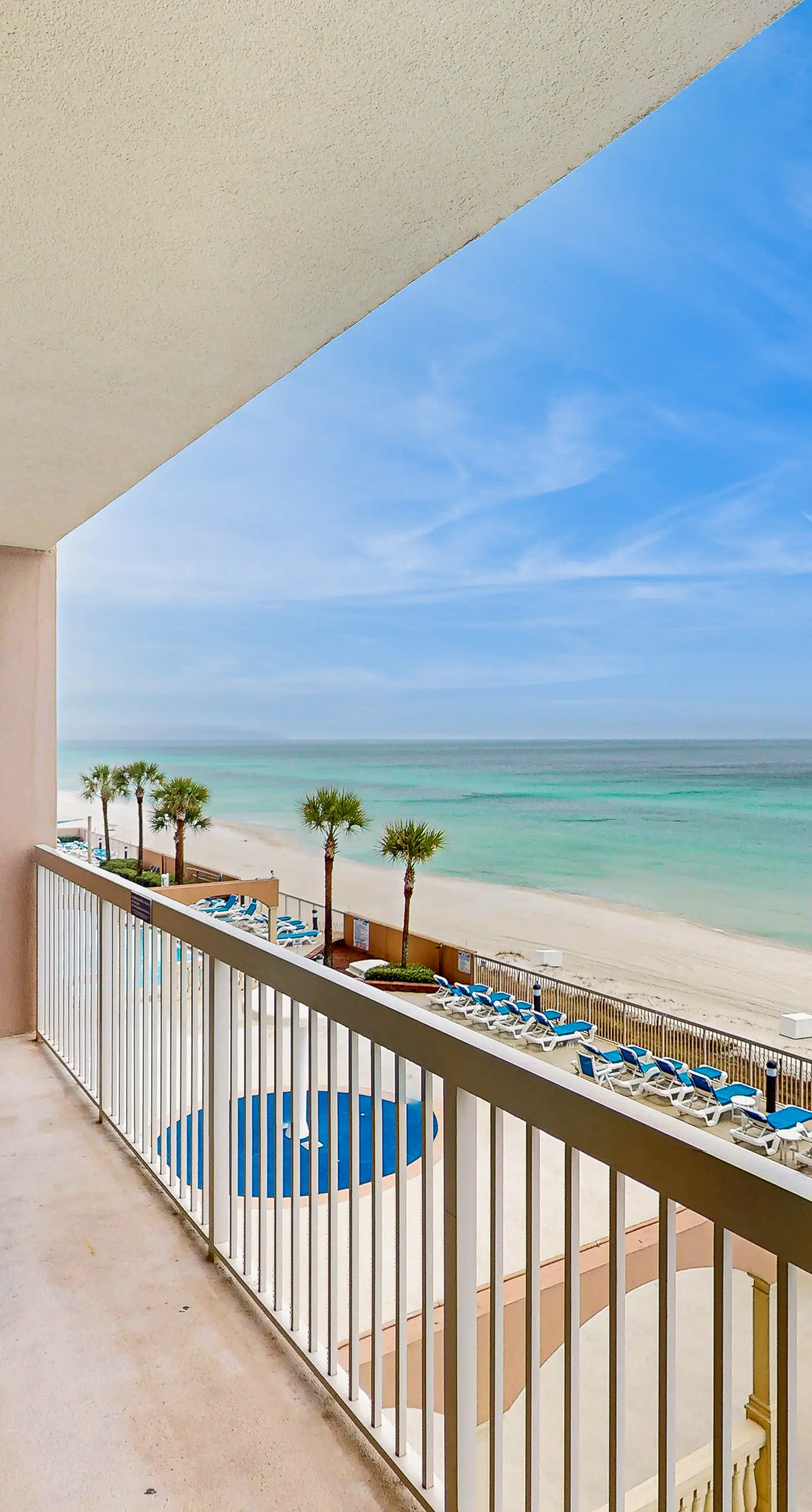 Gorgeous beachfront condo, shared pool and beach access