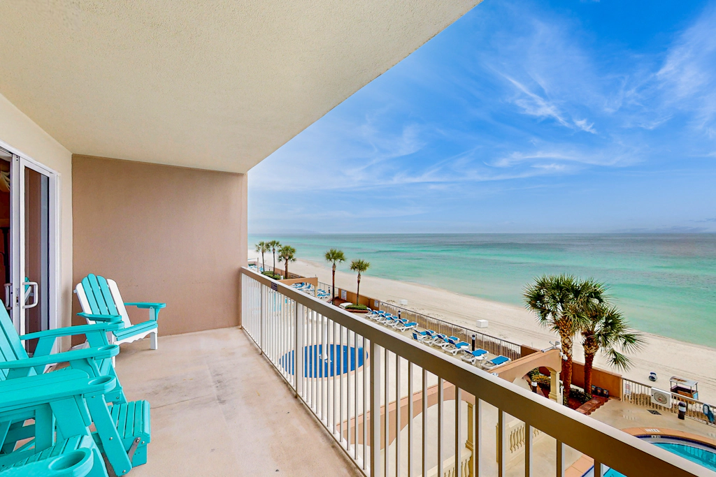 Gorgeous beachfront condo, shared pool and beach access