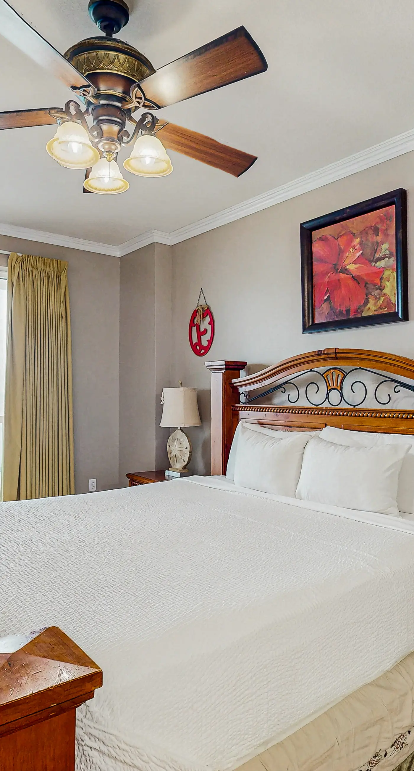 Gorgeous beachfront condo, shared pool and beach access