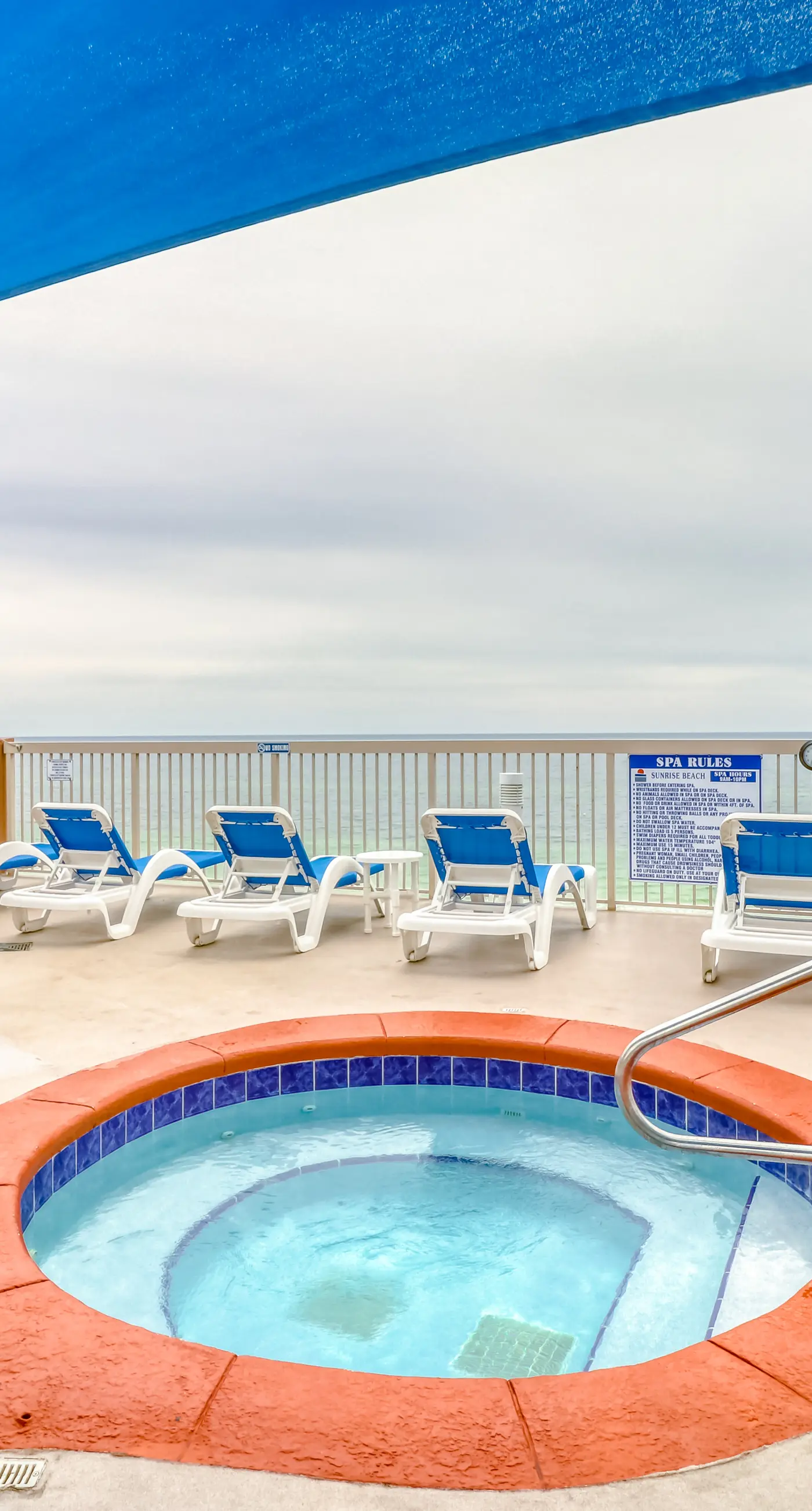 Gorgeous beachfront condo, shared pool and beach access