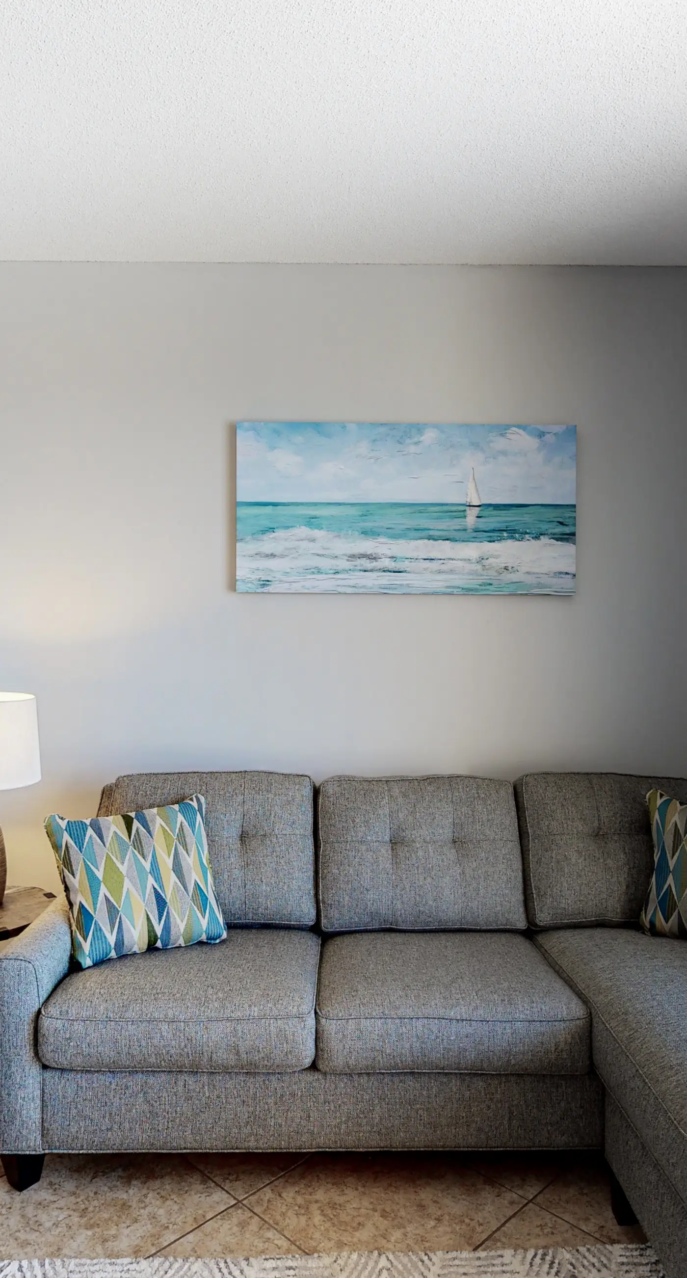 Flat with stunning view, pool, & beach access