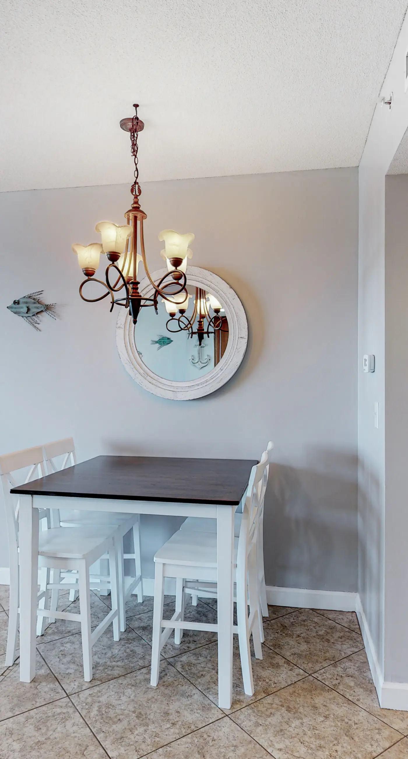 Flat with stunning view, pool, & beach access