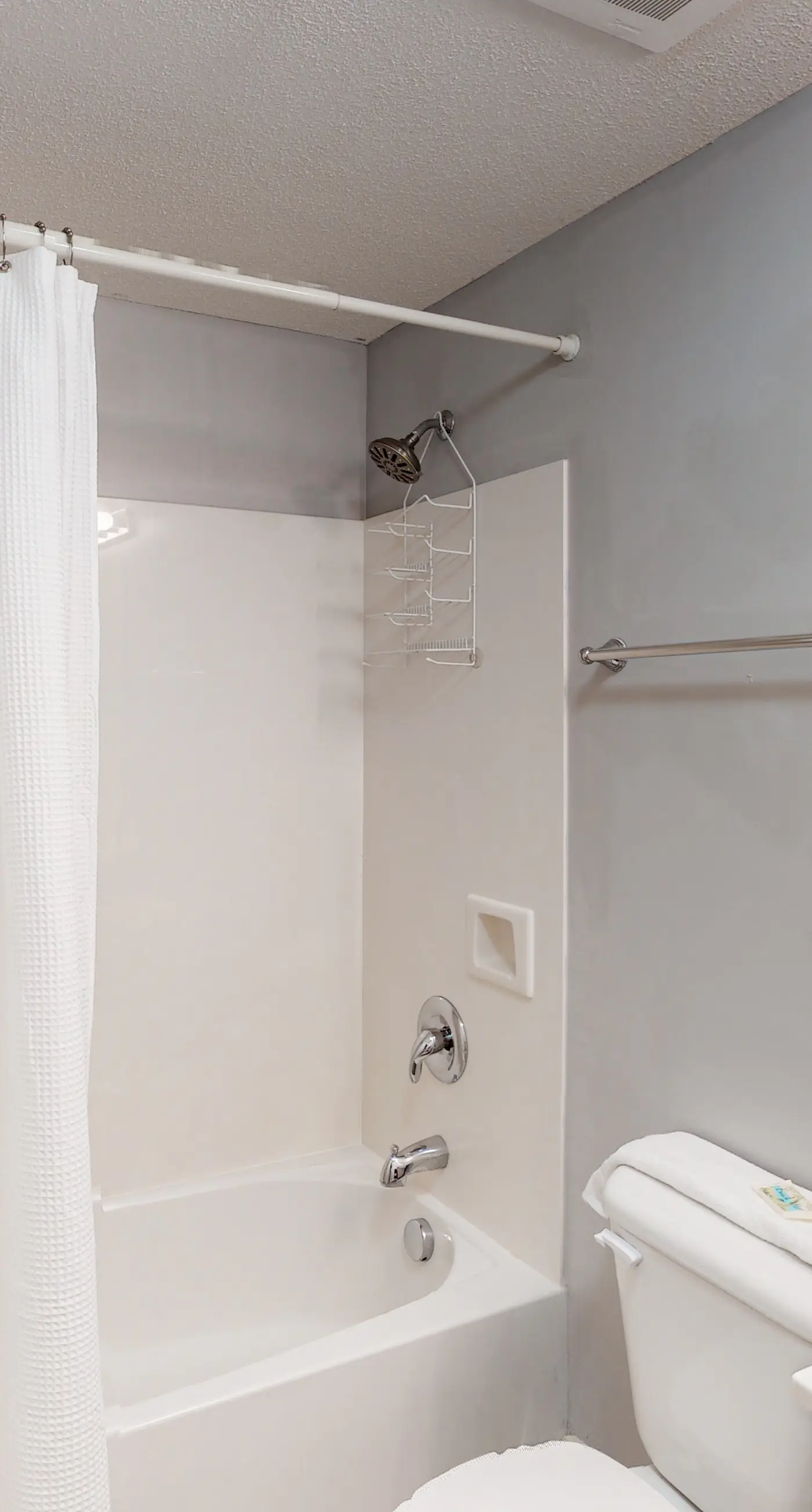 Flat with stunning view, pool, & beach access