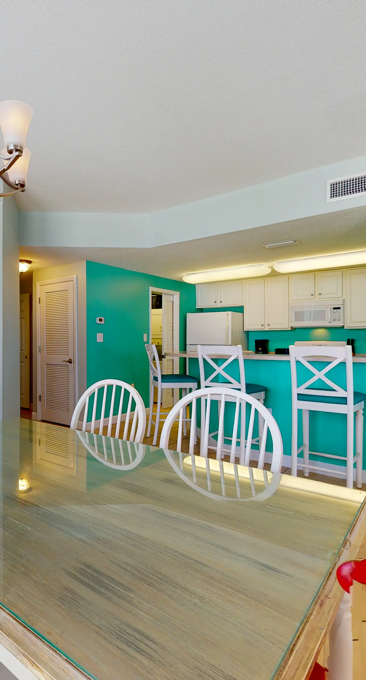 Sunny, eighth-floor, beachfront condo with pools, hot tub, & fitness room