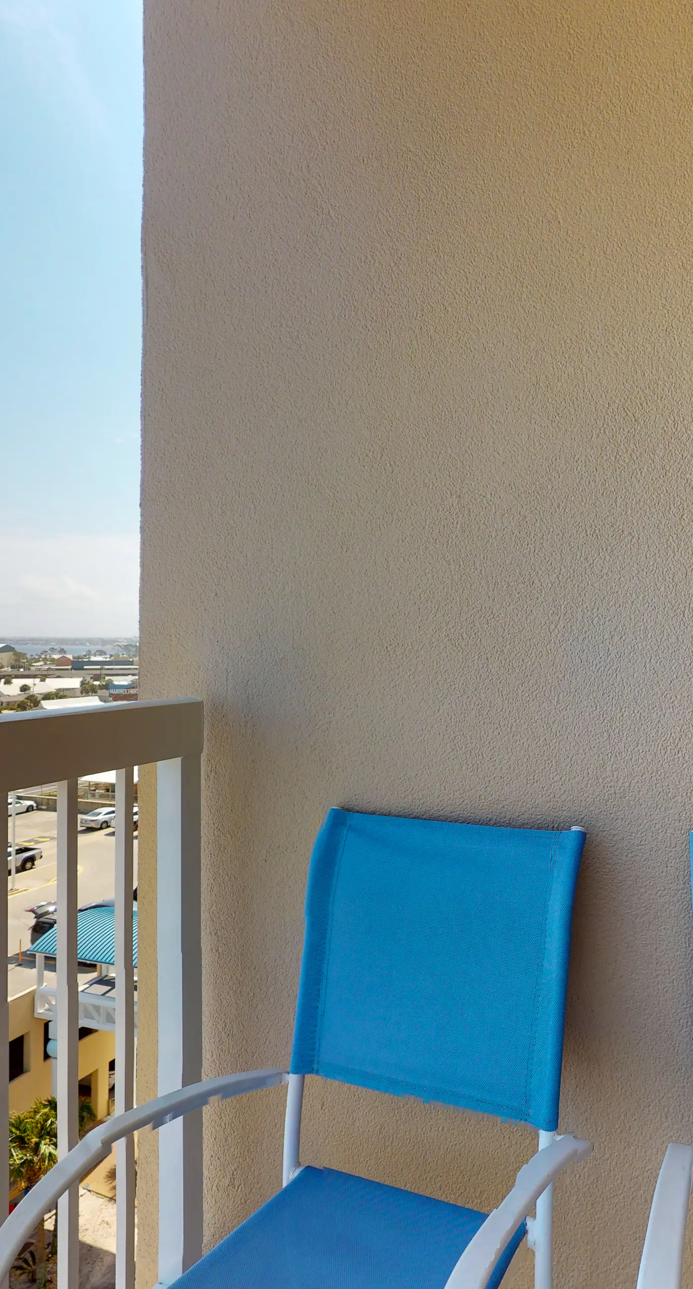 Sunny, eighth-floor, beachfront condo with pools, hot tub, & fitness room