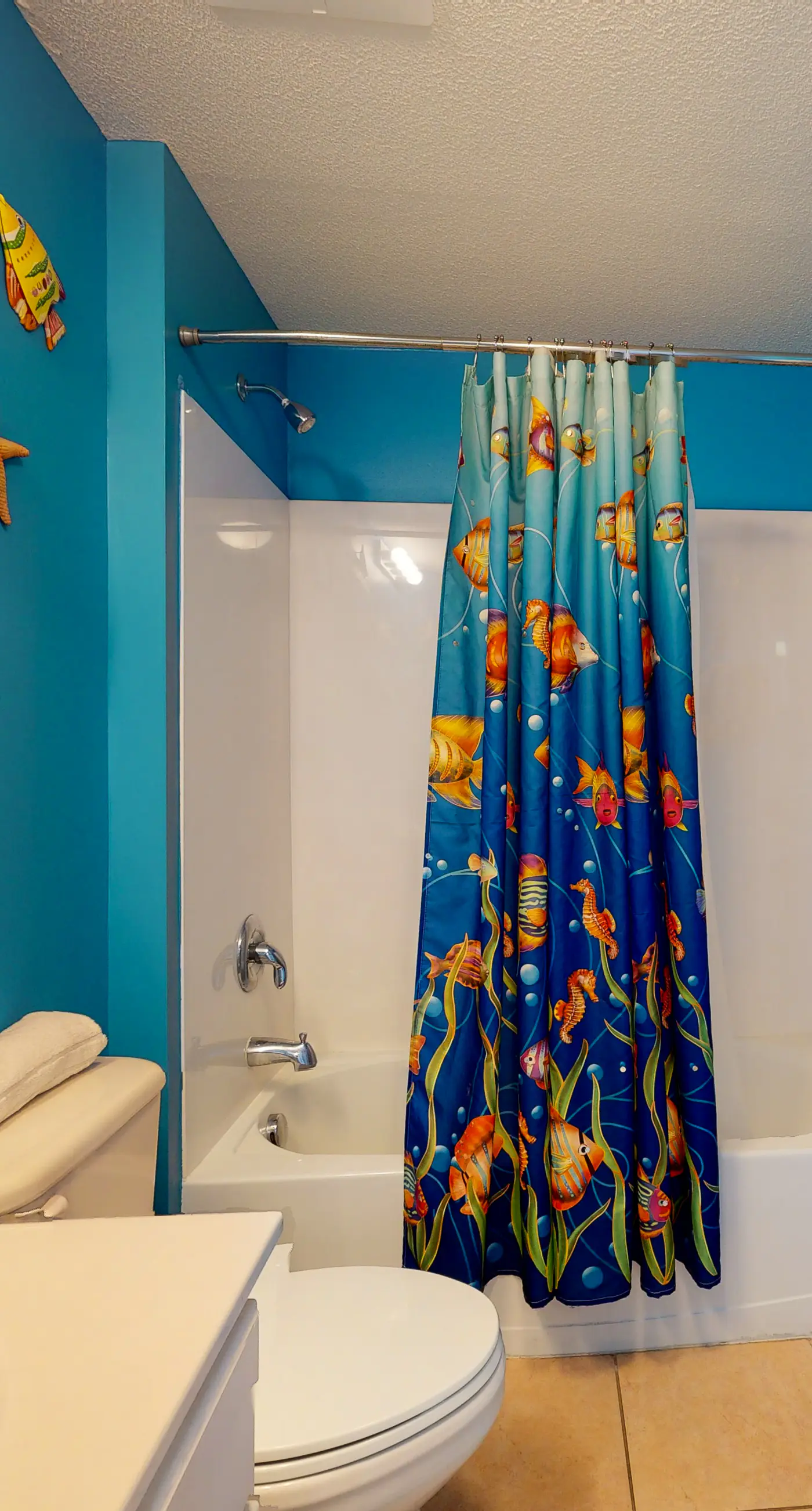 Sunny, eighth-floor, beachfront condo with pools, hot tub, & fitness room