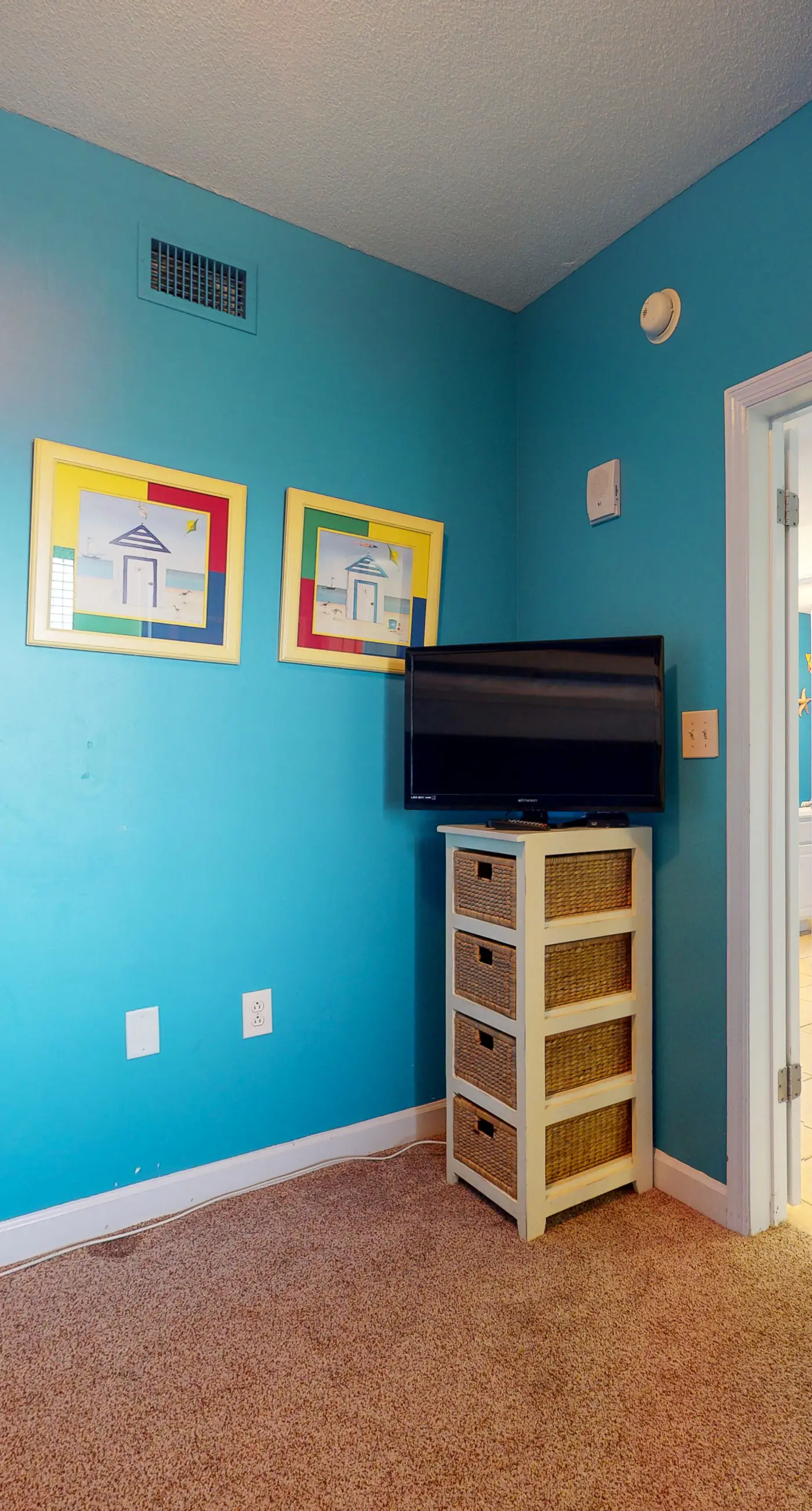 Sunny, eighth-floor, beachfront condo with pools, hot tub, & fitness room