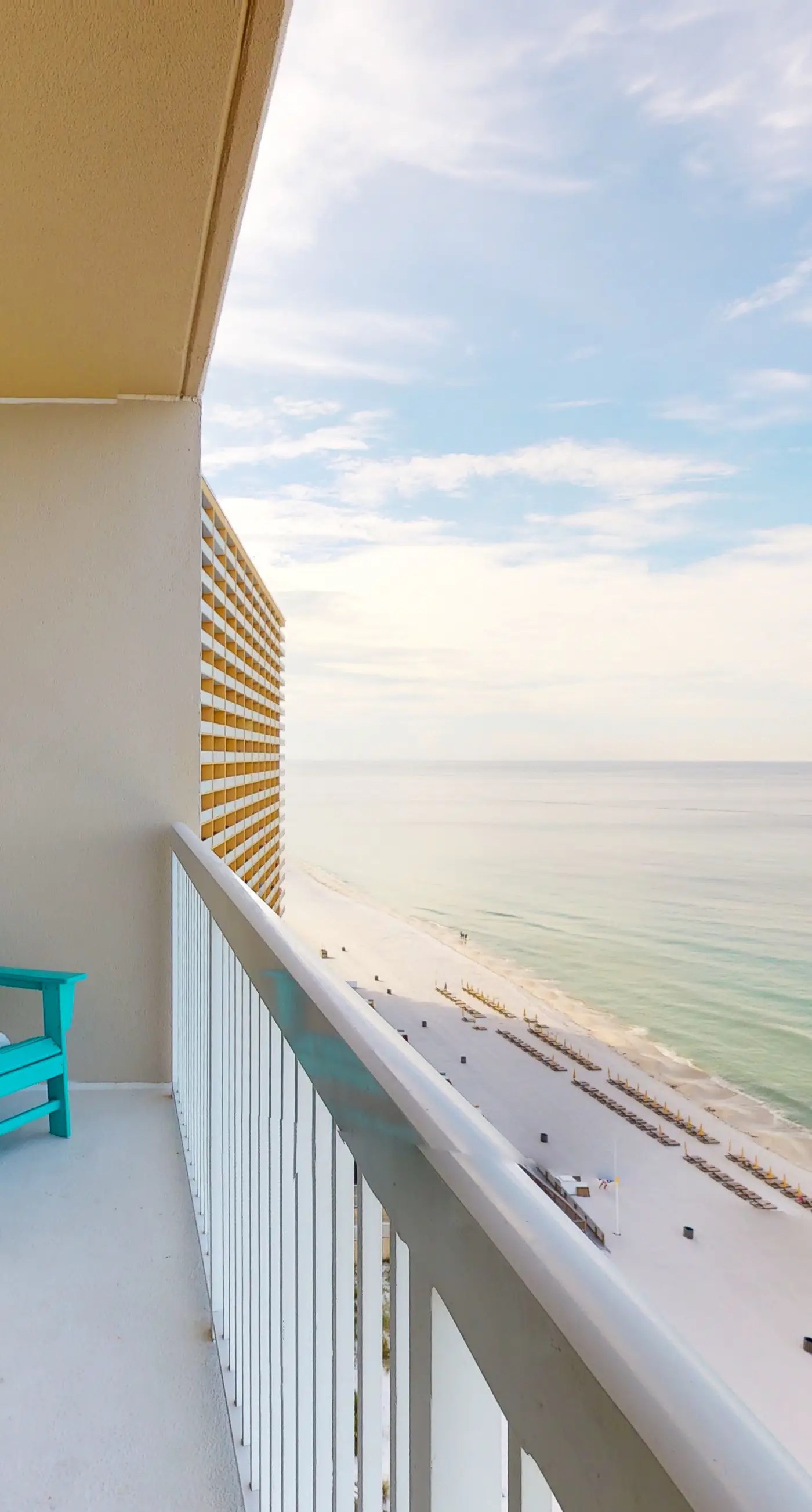 Deluxe condo with Gulf view, heated pool & balcony