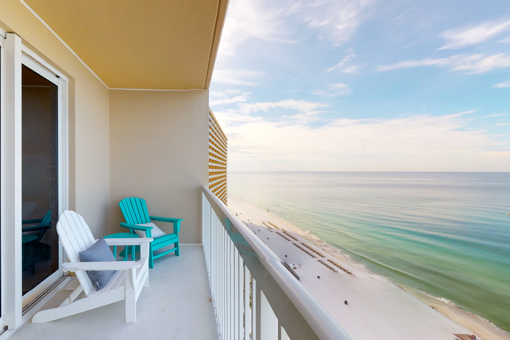 Deluxe condo with Gulf view, heated pool & balcony