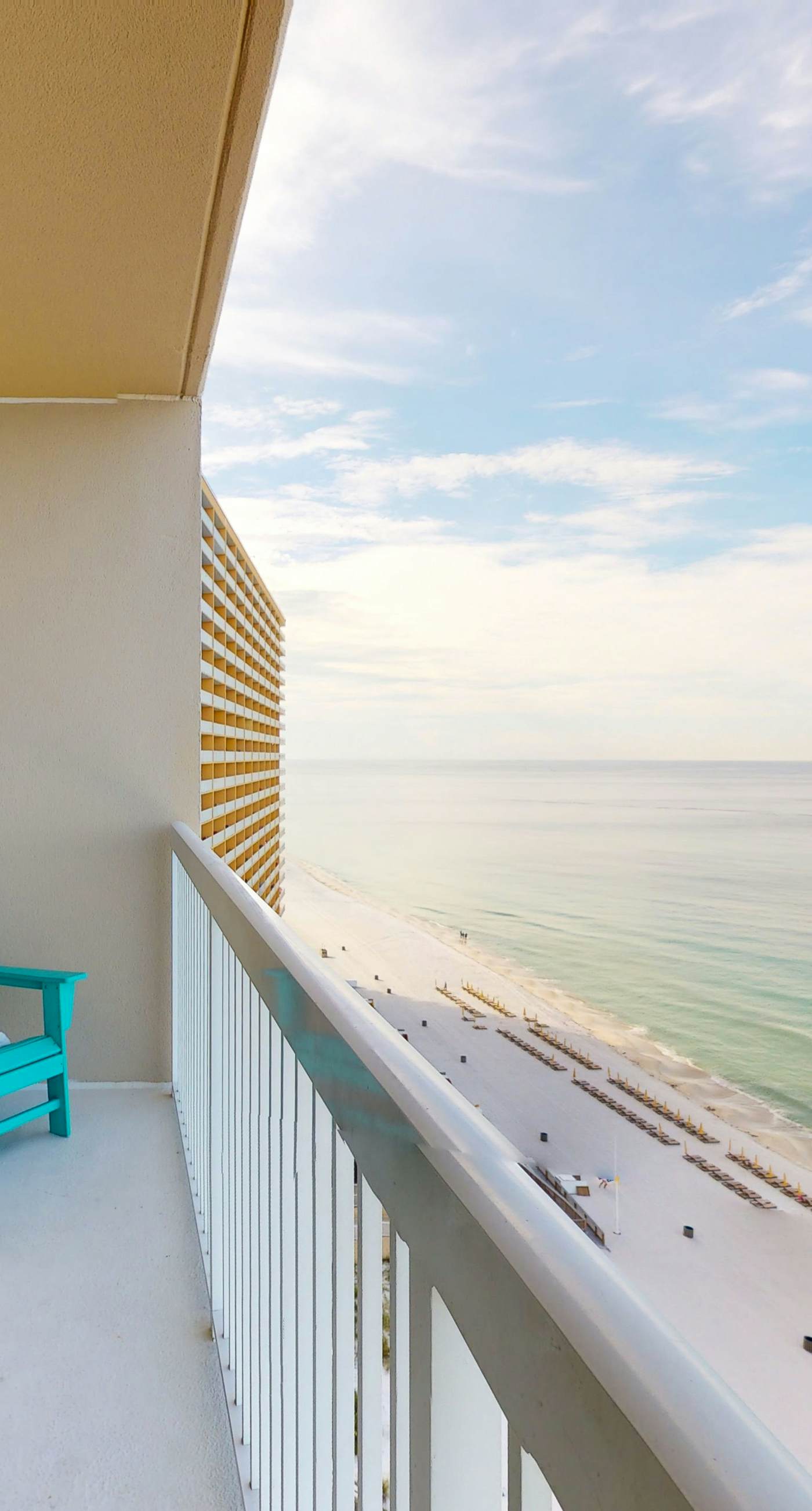 Deluxe condo with Gulf view, heated pool & balcony