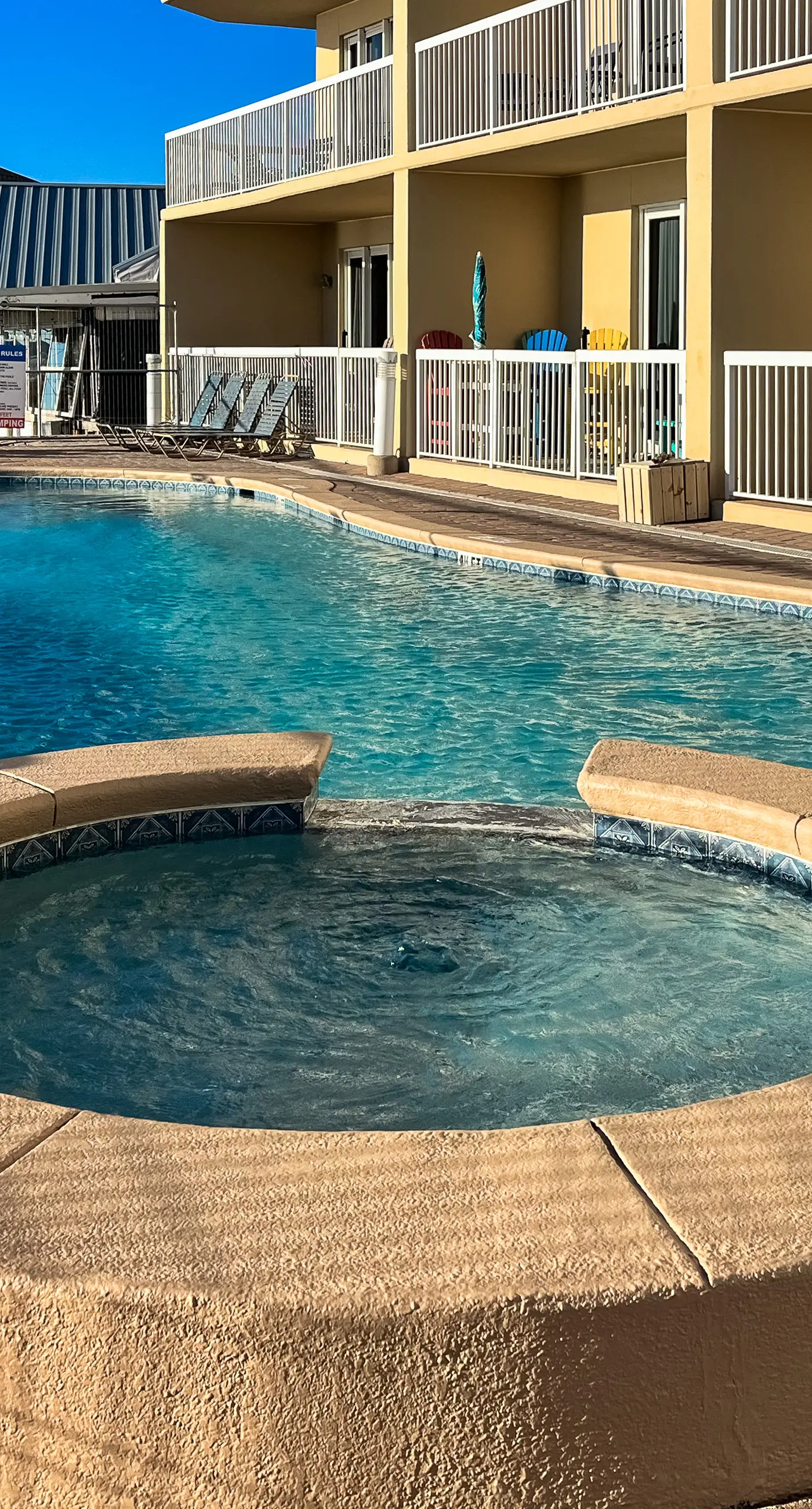 Deluxe condo with Gulf view, heated pool & balcony