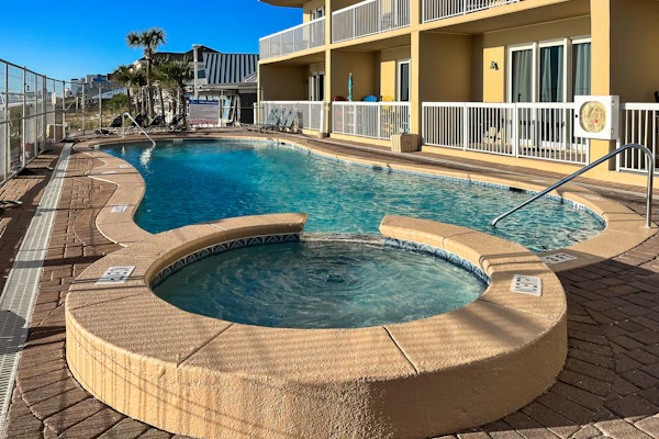 Deluxe condo with Gulf view, heated pool & balcony