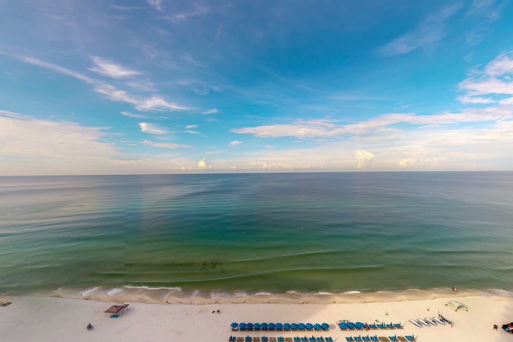 Deluxe condo with Gulf view, heated pool & balcony