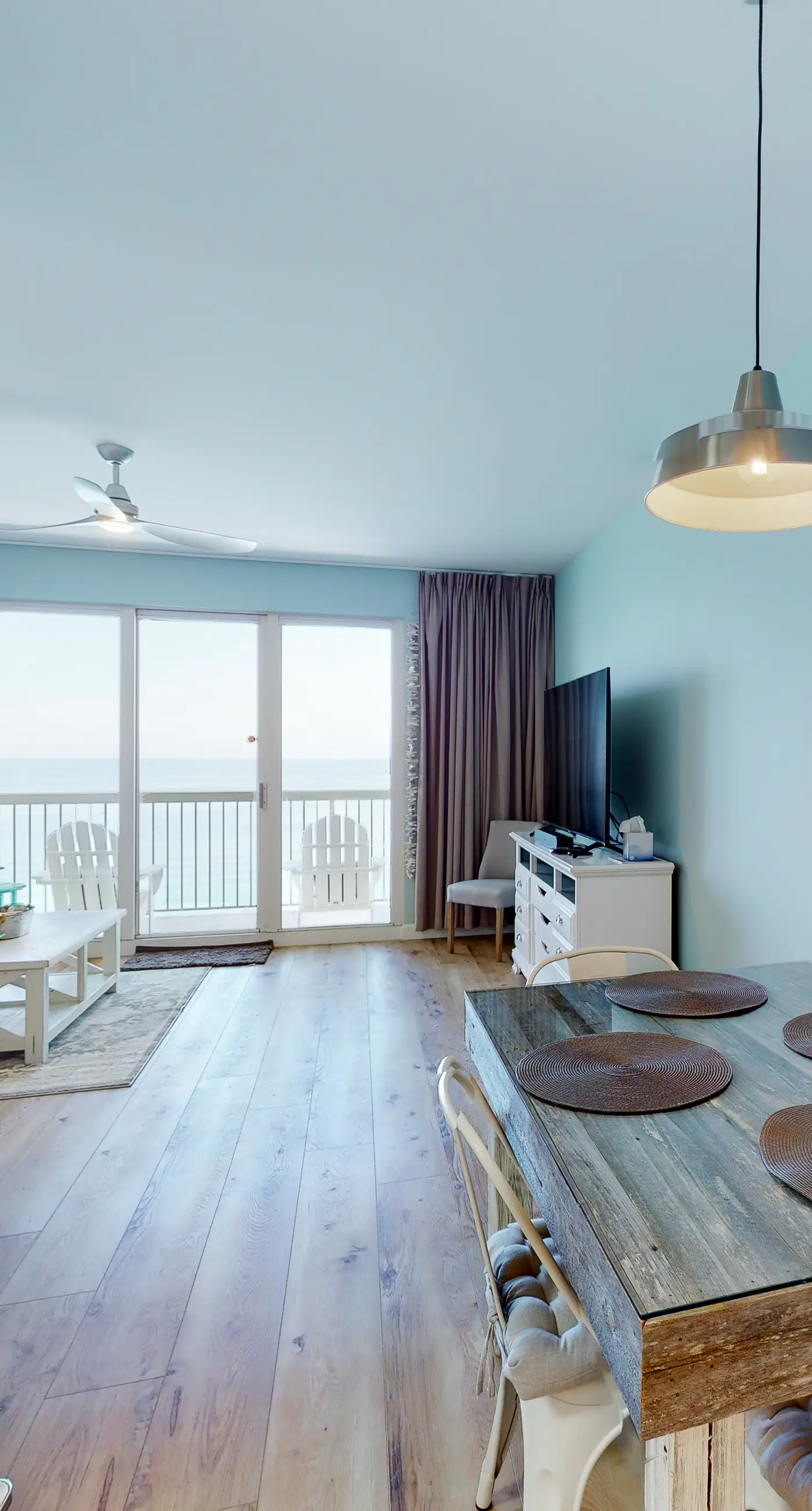 Deluxe condo with Gulf view, heated pool & balcony