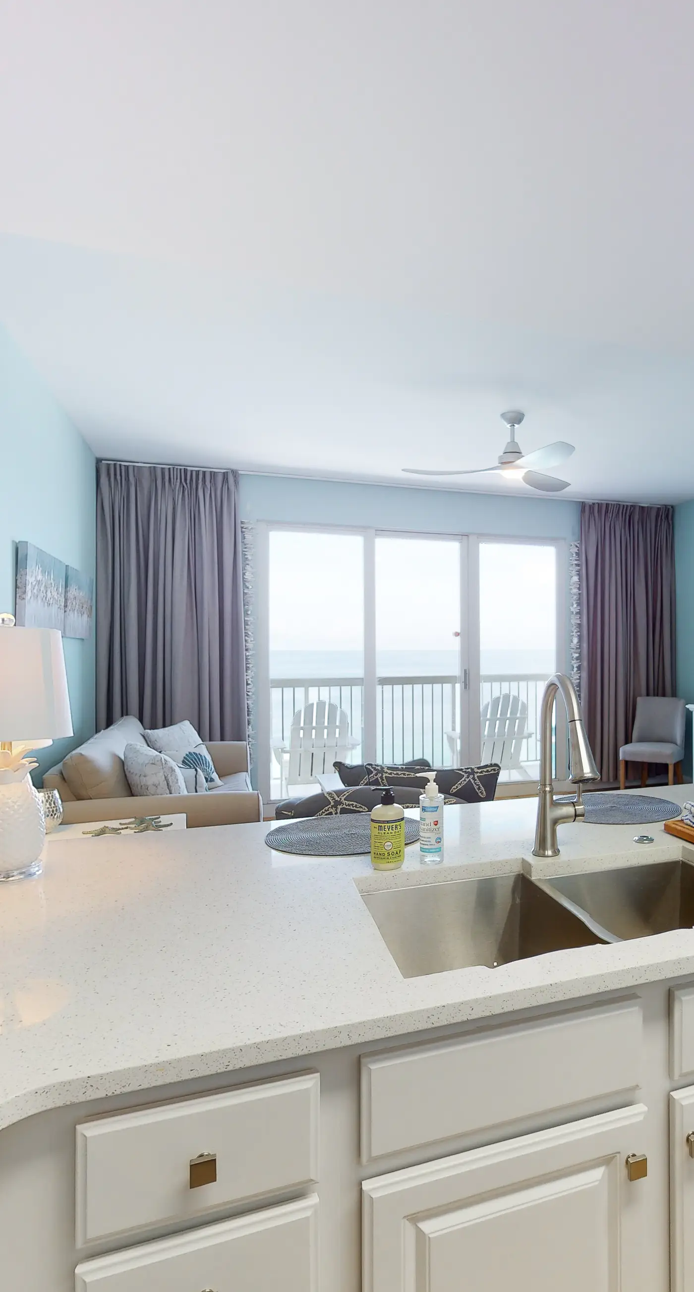 Deluxe condo with Gulf view, heated pool & balcony