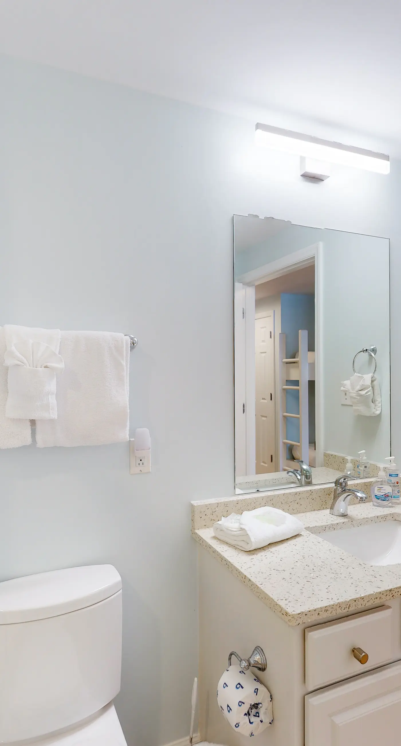 Deluxe condo with Gulf view, heated pool & balcony