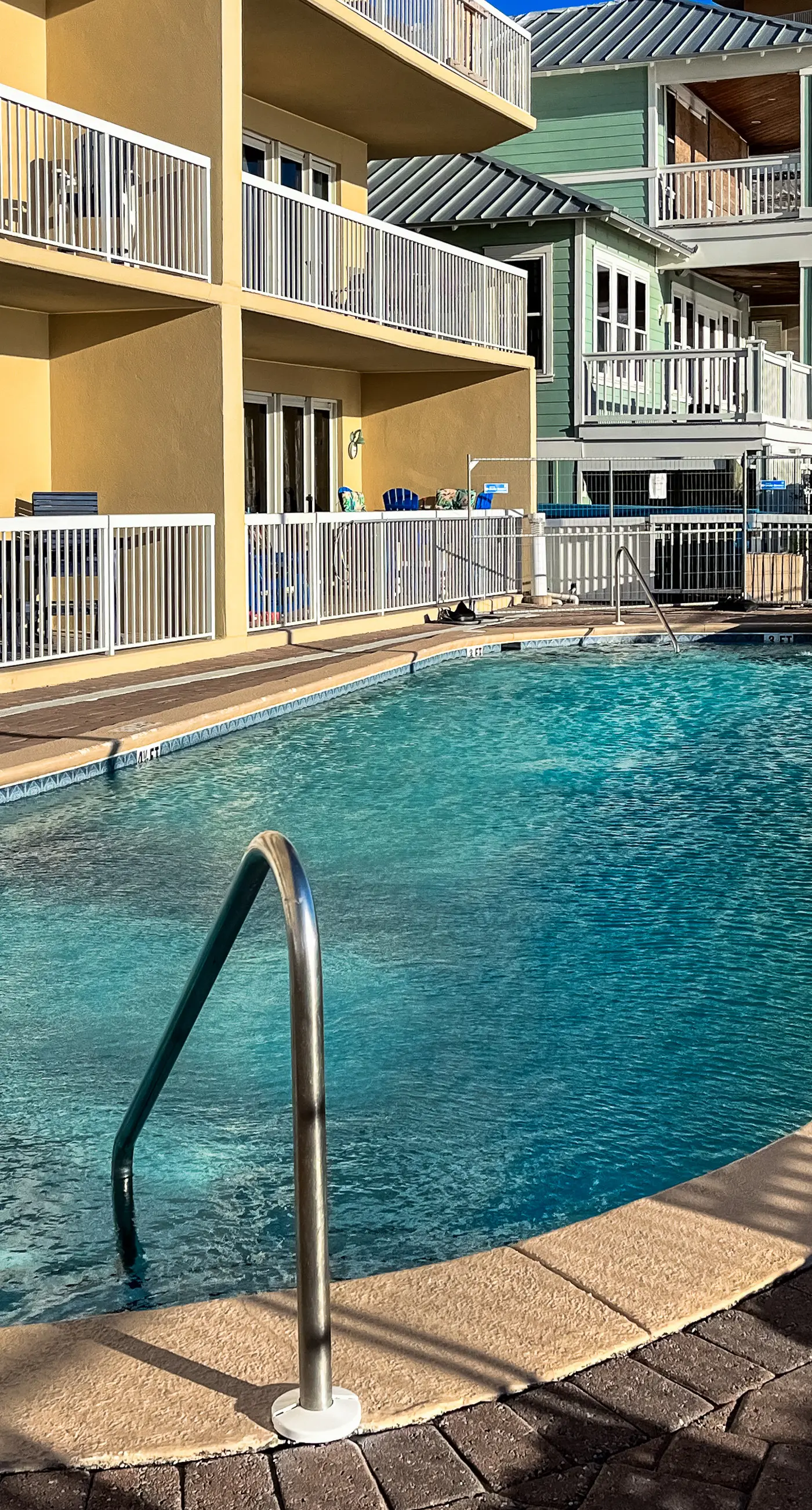 Deluxe condo with Gulf view, heated pool & balcony