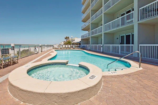 Cool & comfortable beachfront condo with balcony, pool, & gym