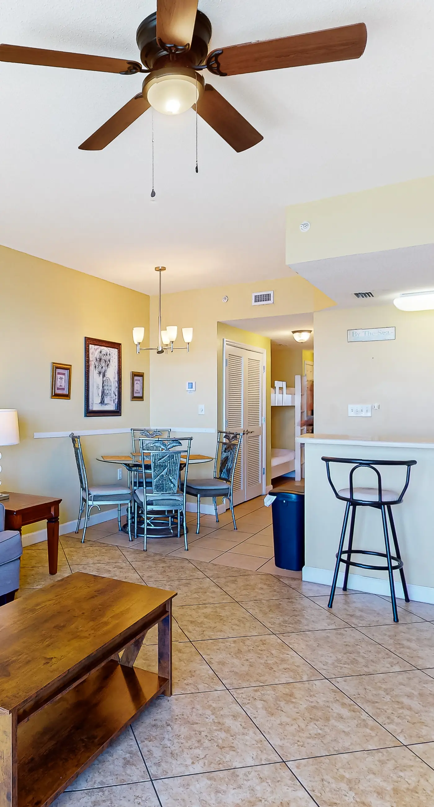 Cool & comfortable beachfront condo with balcony, pool, & gym