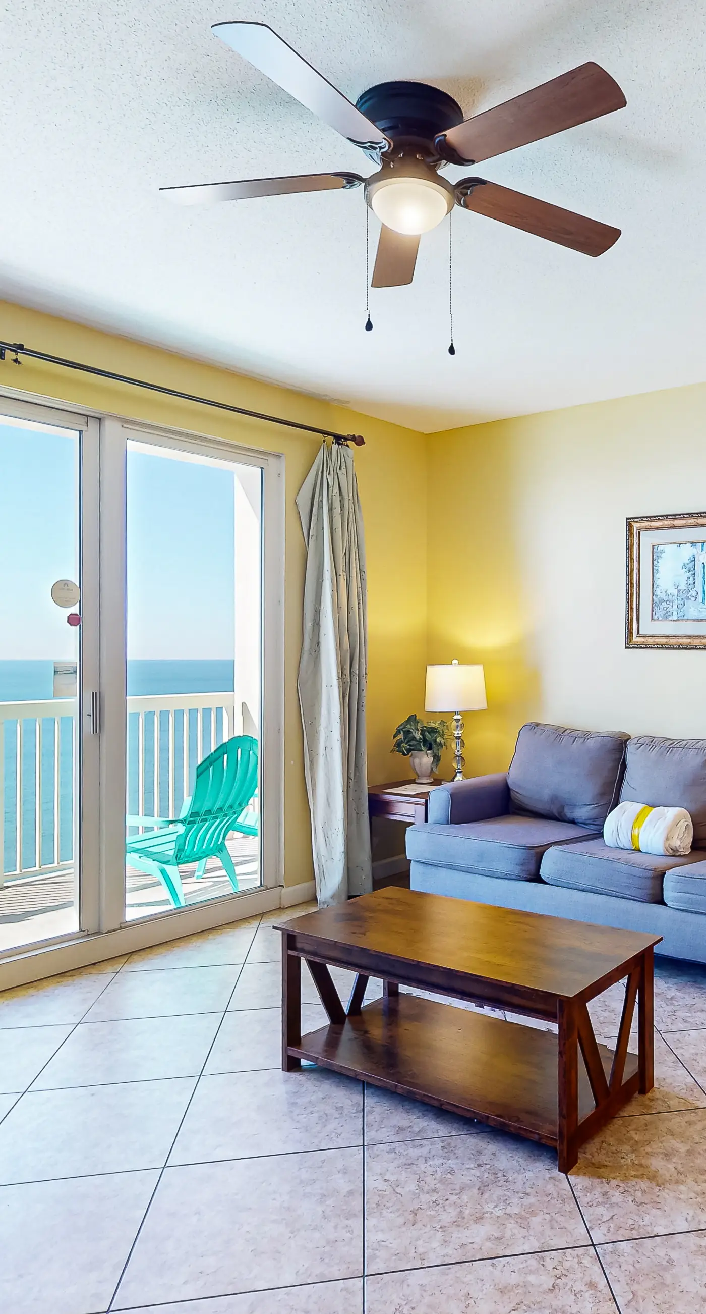 Cool & comfortable beachfront condo with balcony, pool, & gym