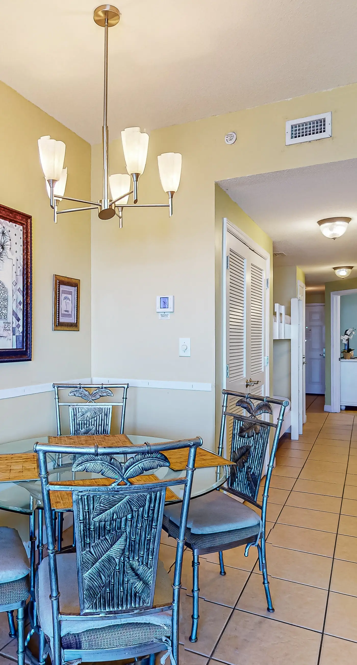 Cool & comfortable beachfront condo with balcony, pool, & gym